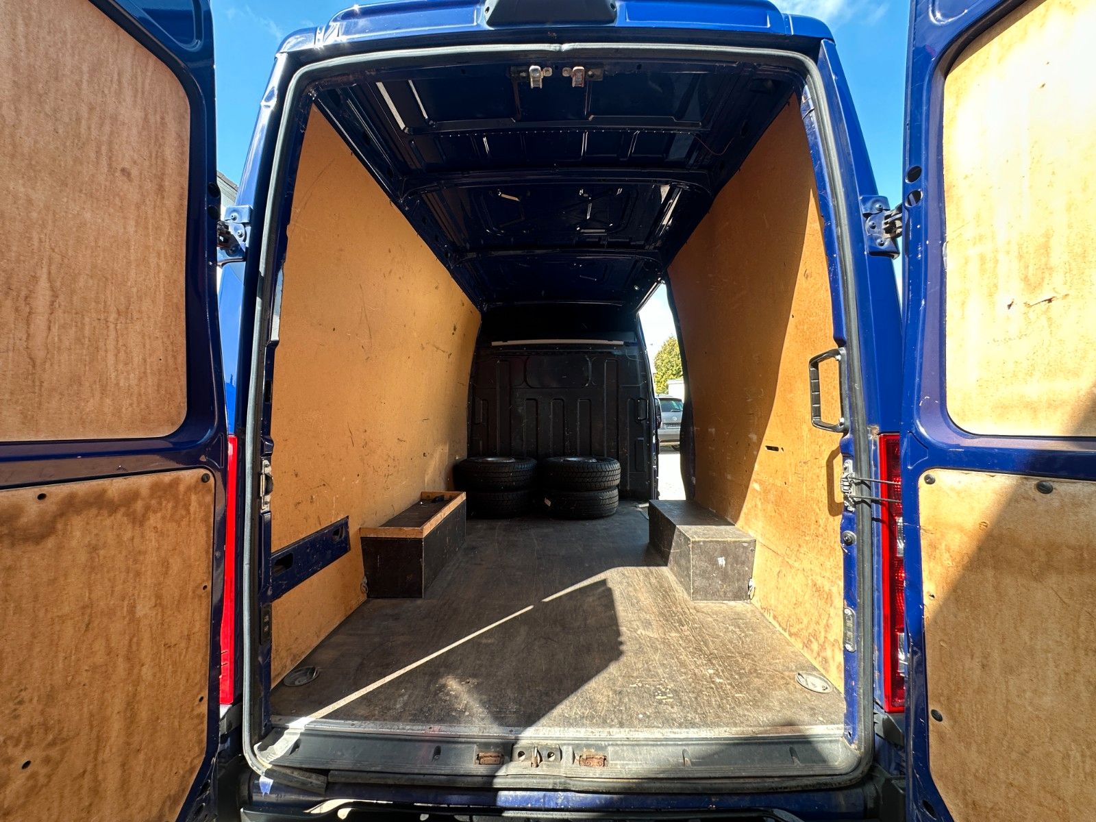 Fahrzeugabbildung Iveco Daily Kasten 3.0  140PS L2H3 Klima AHK 2.8t