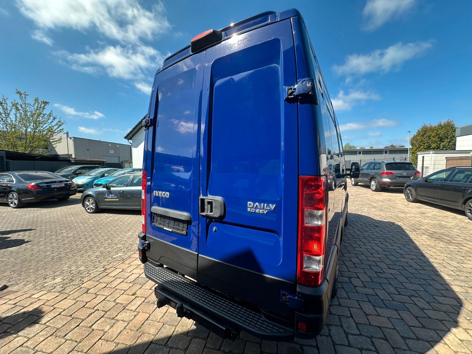 Fahrzeugabbildung Iveco Daily Kasten 3.0  140PS L2H3 Klima AHK 2.8t