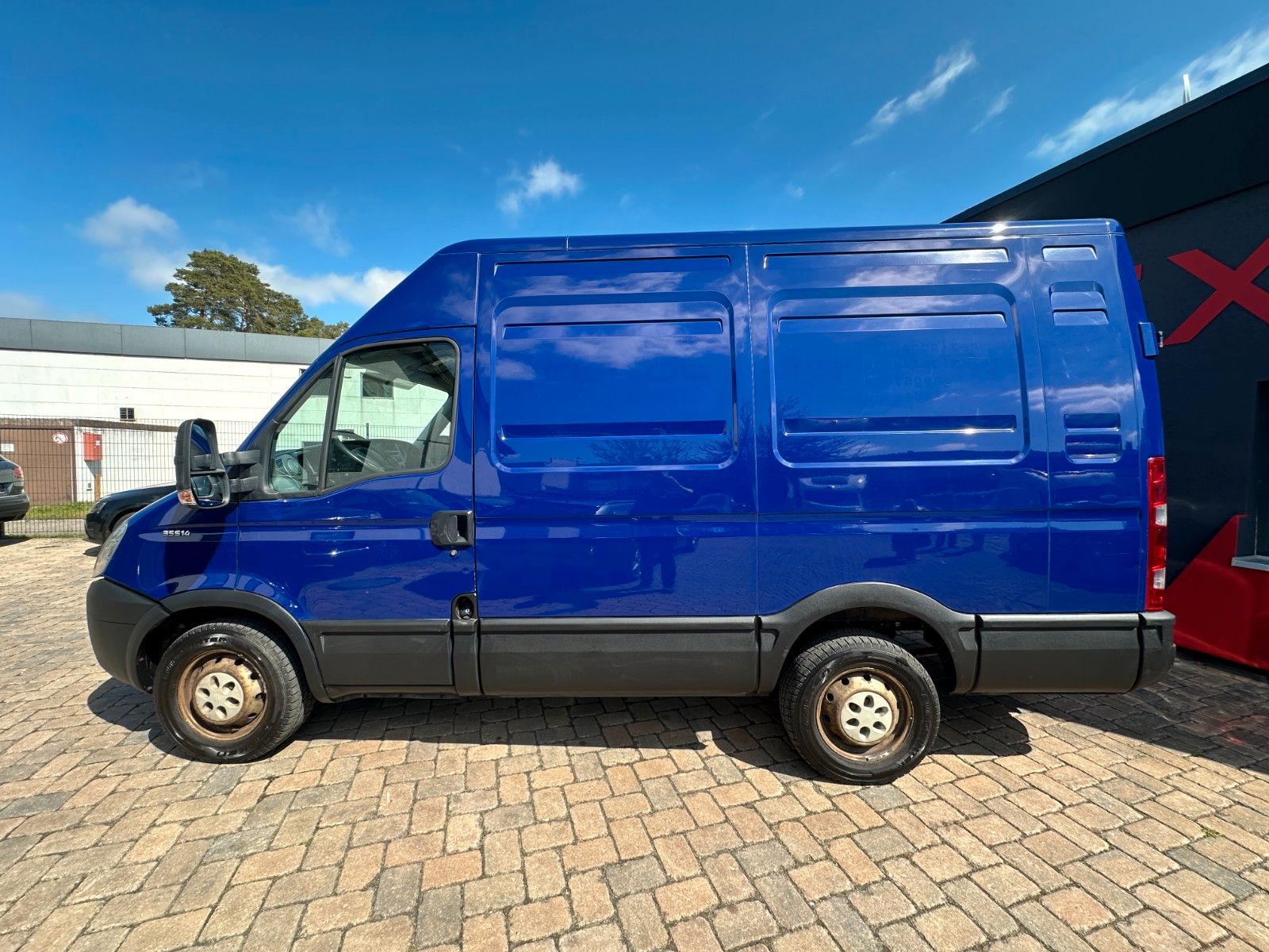 Fahrzeugabbildung Iveco Daily Kasten 3.0  140PS L2H3 Klima AHK 2.8t