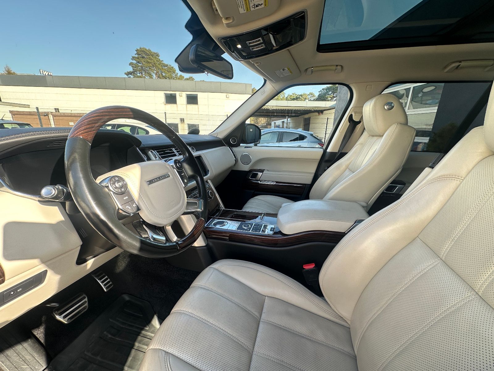Fahrzeugabbildung Land Rover Range Rover Supercharged 380 KW  Pano AHK