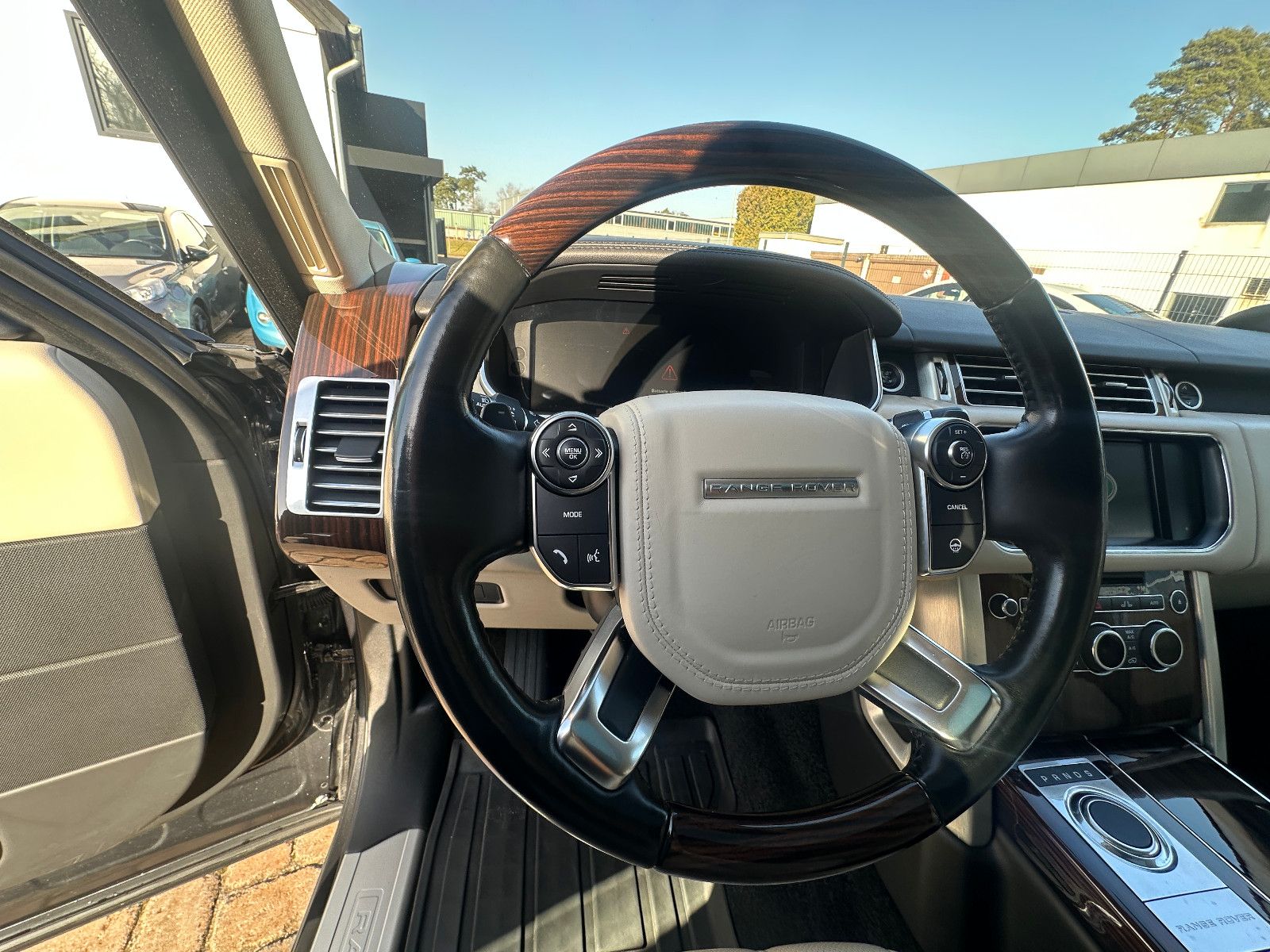 Fahrzeugabbildung Land Rover Range Rover Supercharged 380 KW  Pano AHK