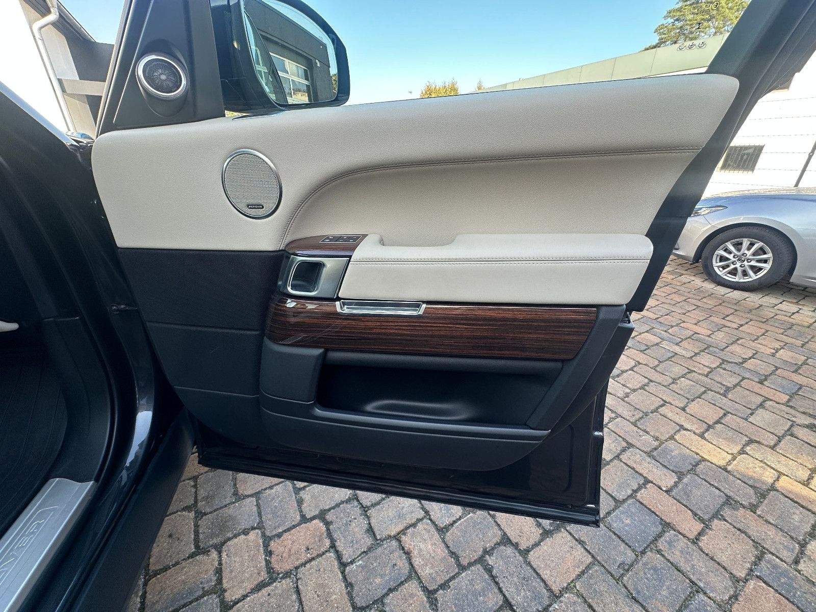 Fahrzeugabbildung Land Rover Range Rover Supercharged 380 KW  Pano AHK