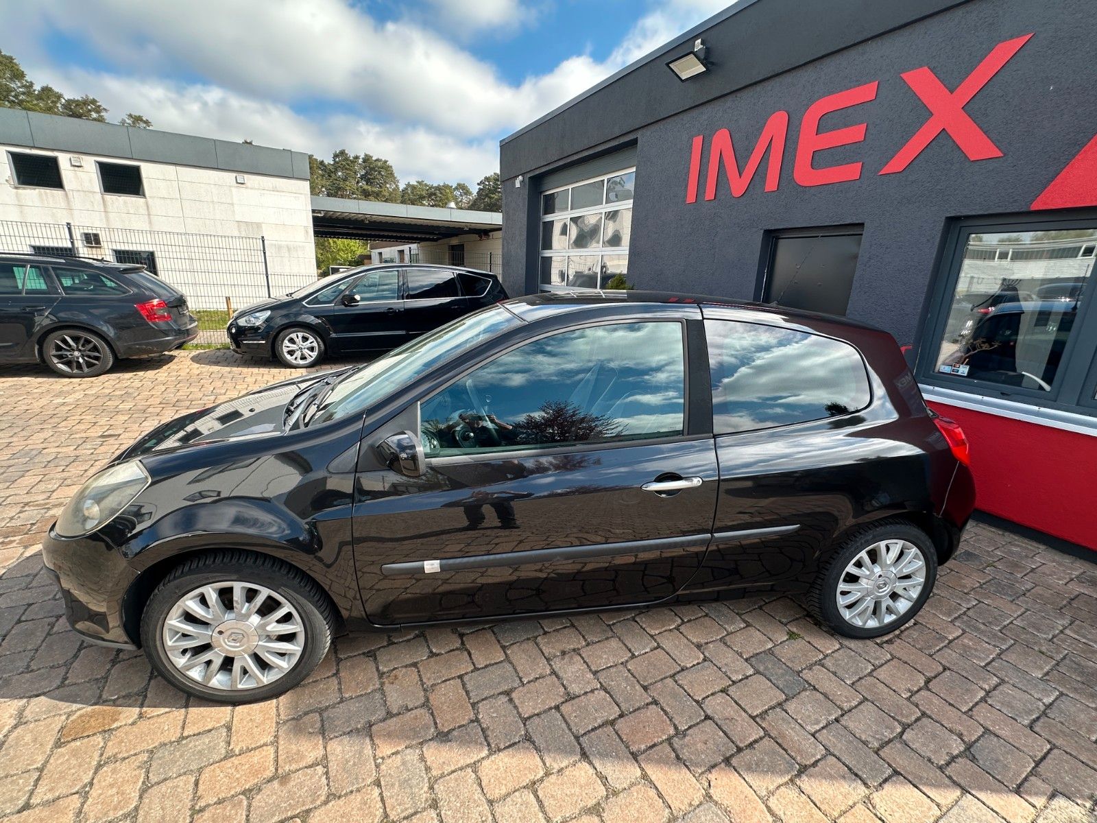 Fahrzeugabbildung Renault Clio III Exception 1.6 111 PS Tüv 11/26 Klima