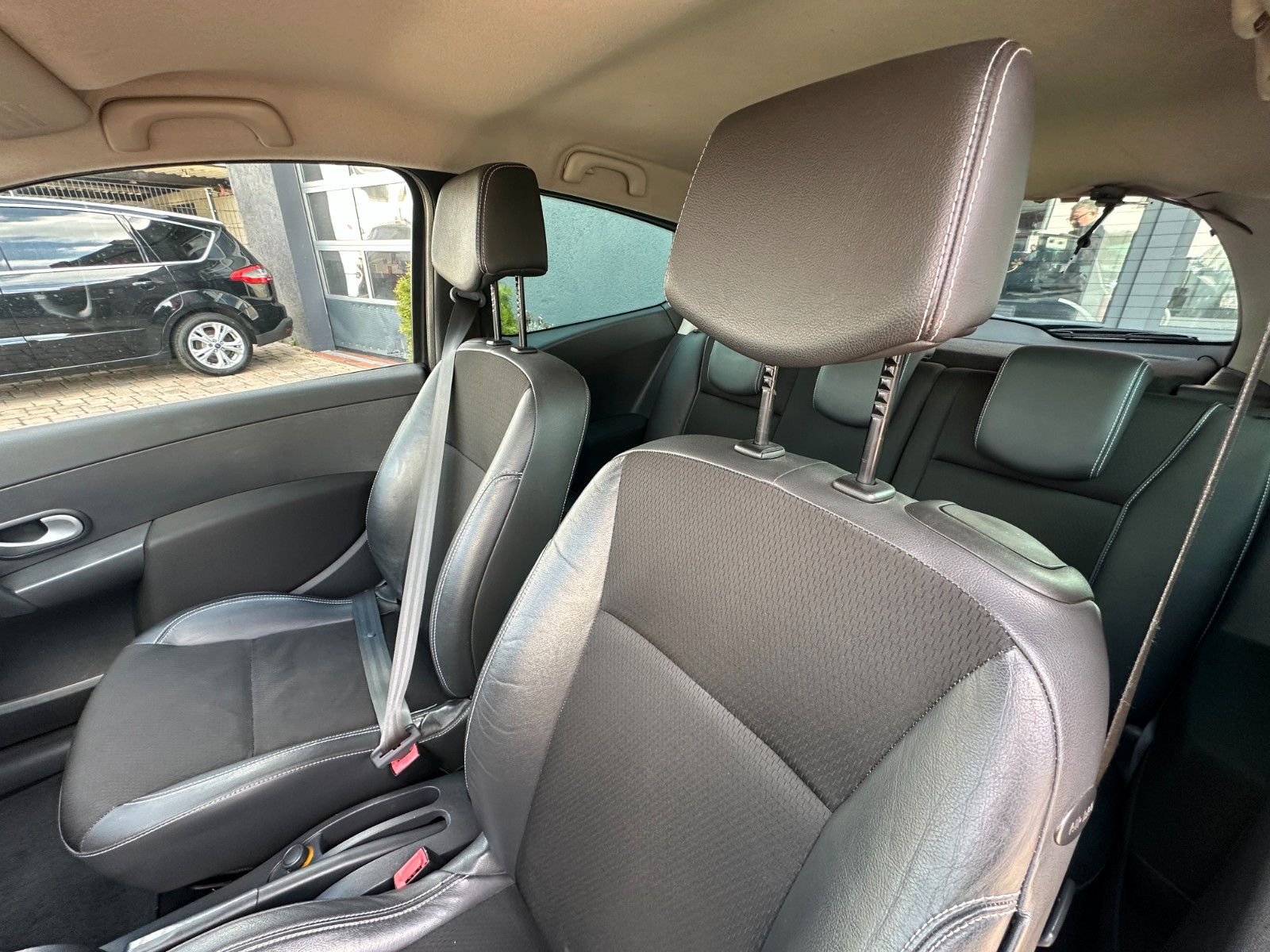 Fahrzeugabbildung Renault Clio III Exception 1.6 111 PS Tüv 11/26 Klima