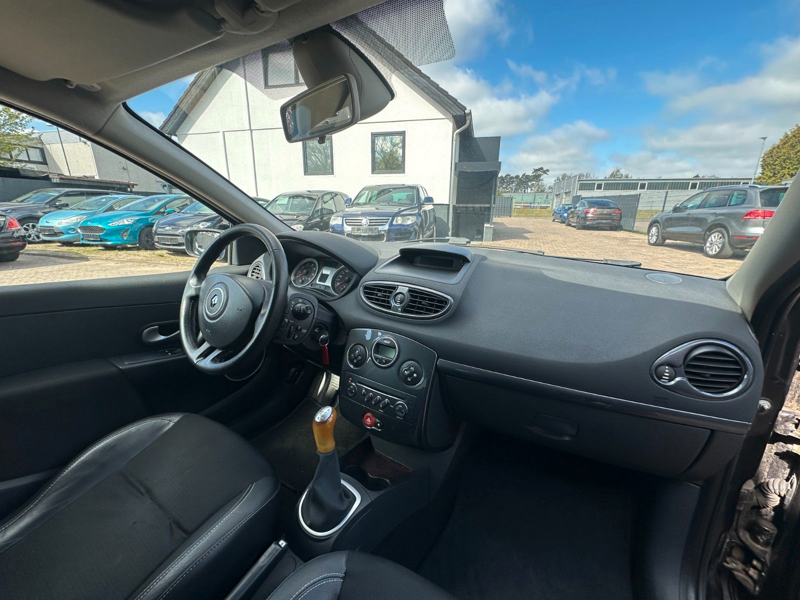 Fahrzeugabbildung Renault Clio III Exception 1.6 111 PS Tüv 11/26 Klima