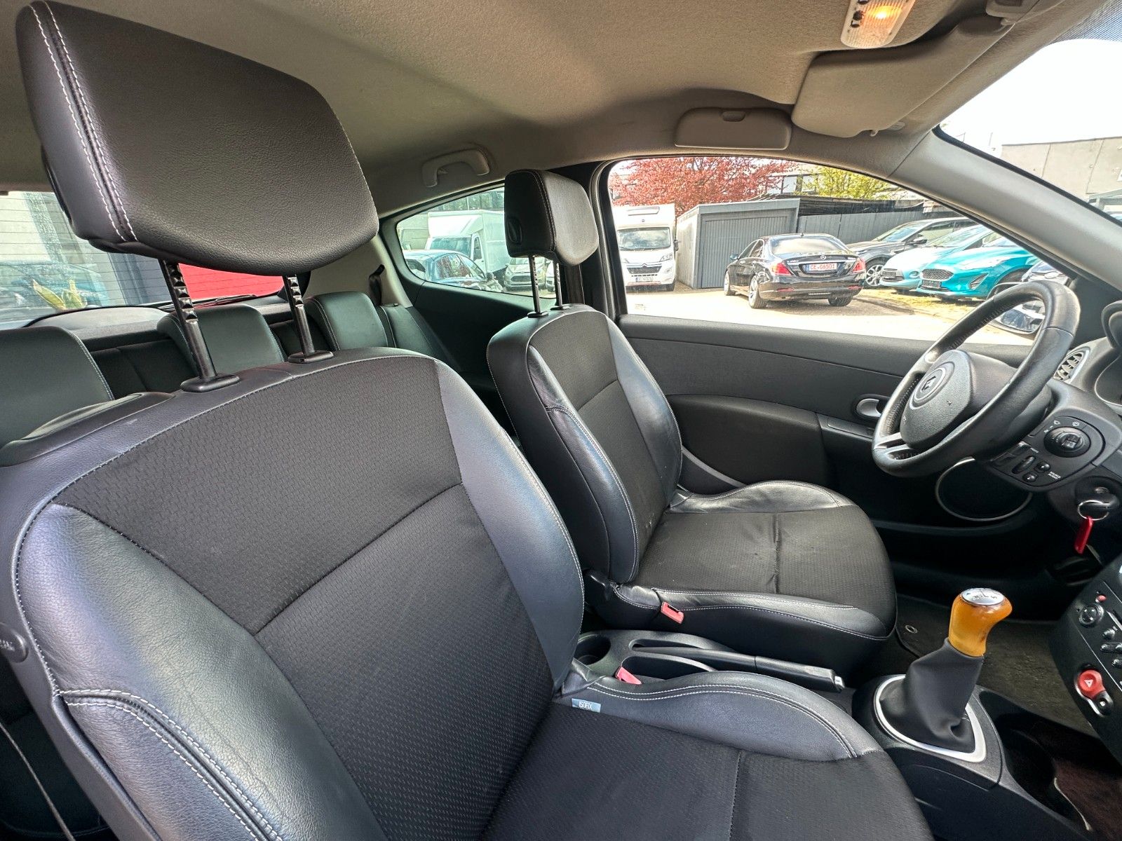 Fahrzeugabbildung Renault Clio III Exception 1.6 111 PS Tüv 11/26 Klima