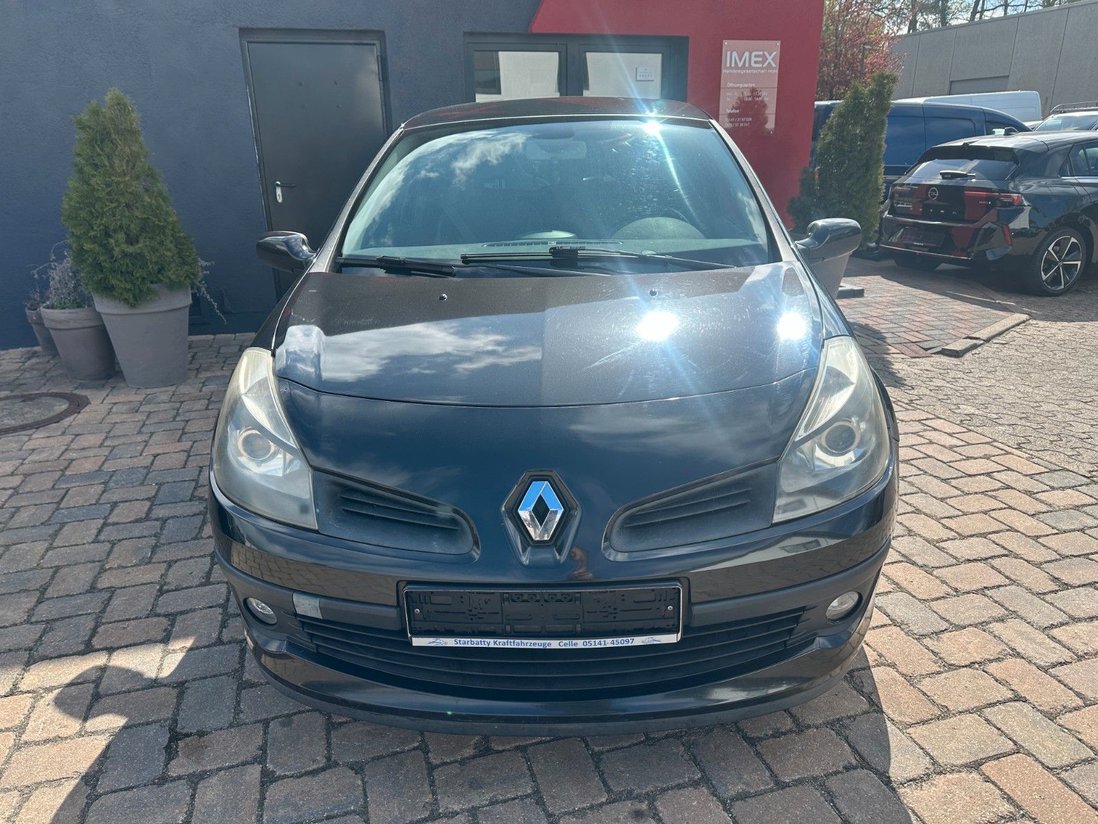 Fahrzeugabbildung Renault Clio III Exception 1.6 111 PS Tüv 11/26 Klima