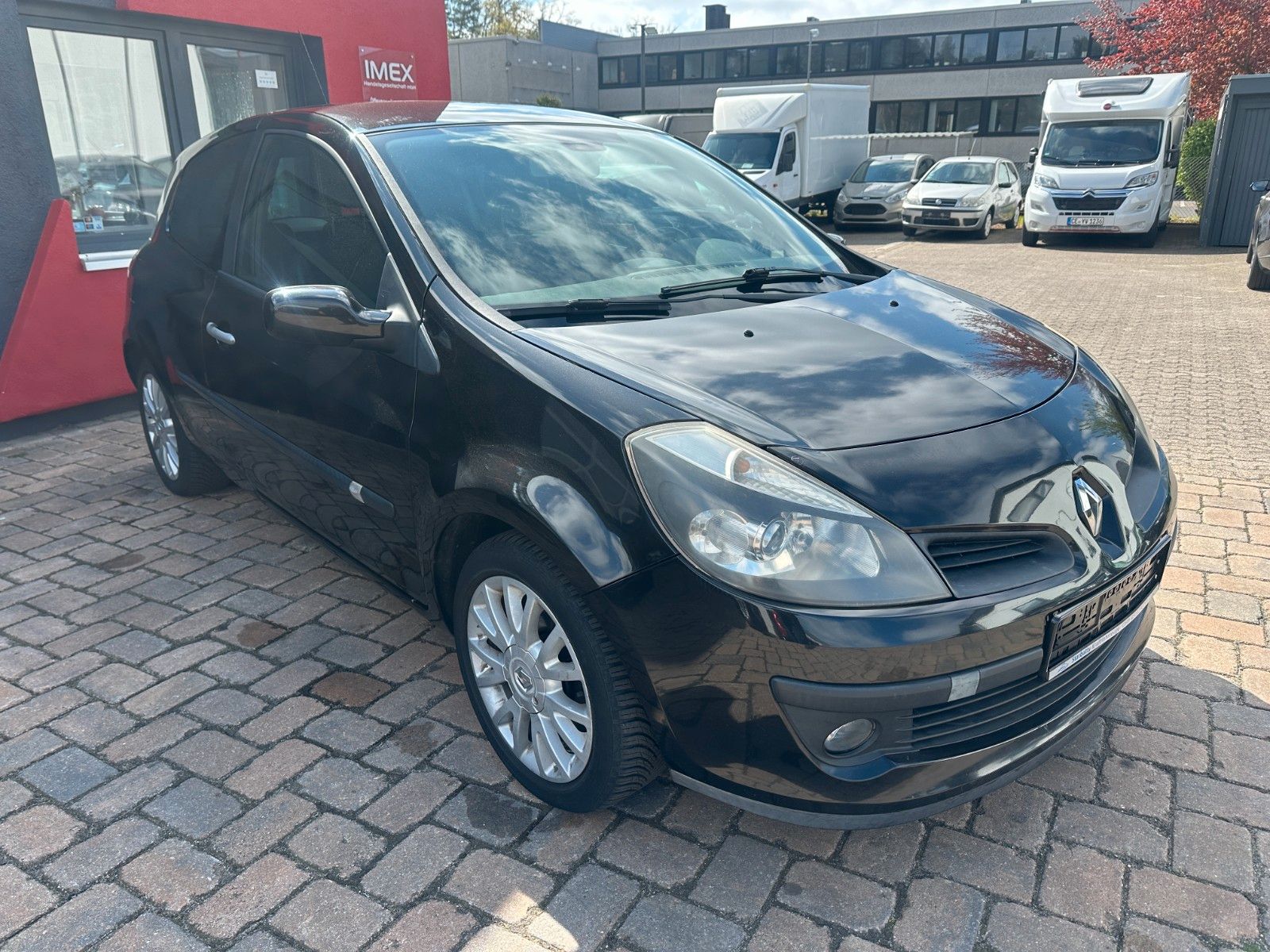 Fahrzeugabbildung Renault Clio III Exception 1.6 111 PS Tüv 11/26 Klima