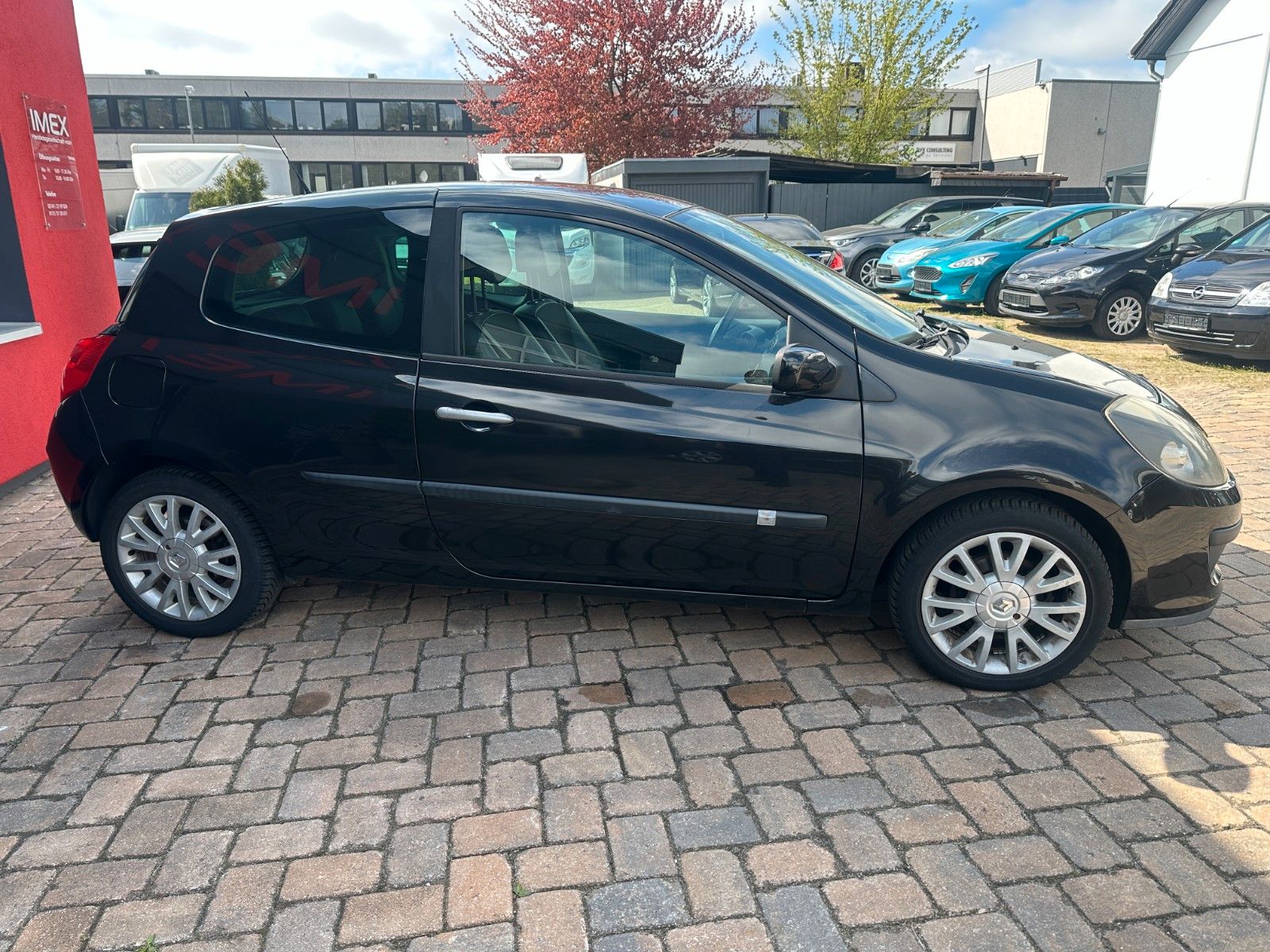 Fahrzeugabbildung Renault Clio III Exception 1.6 111 PS Tüv 11/26 Klima