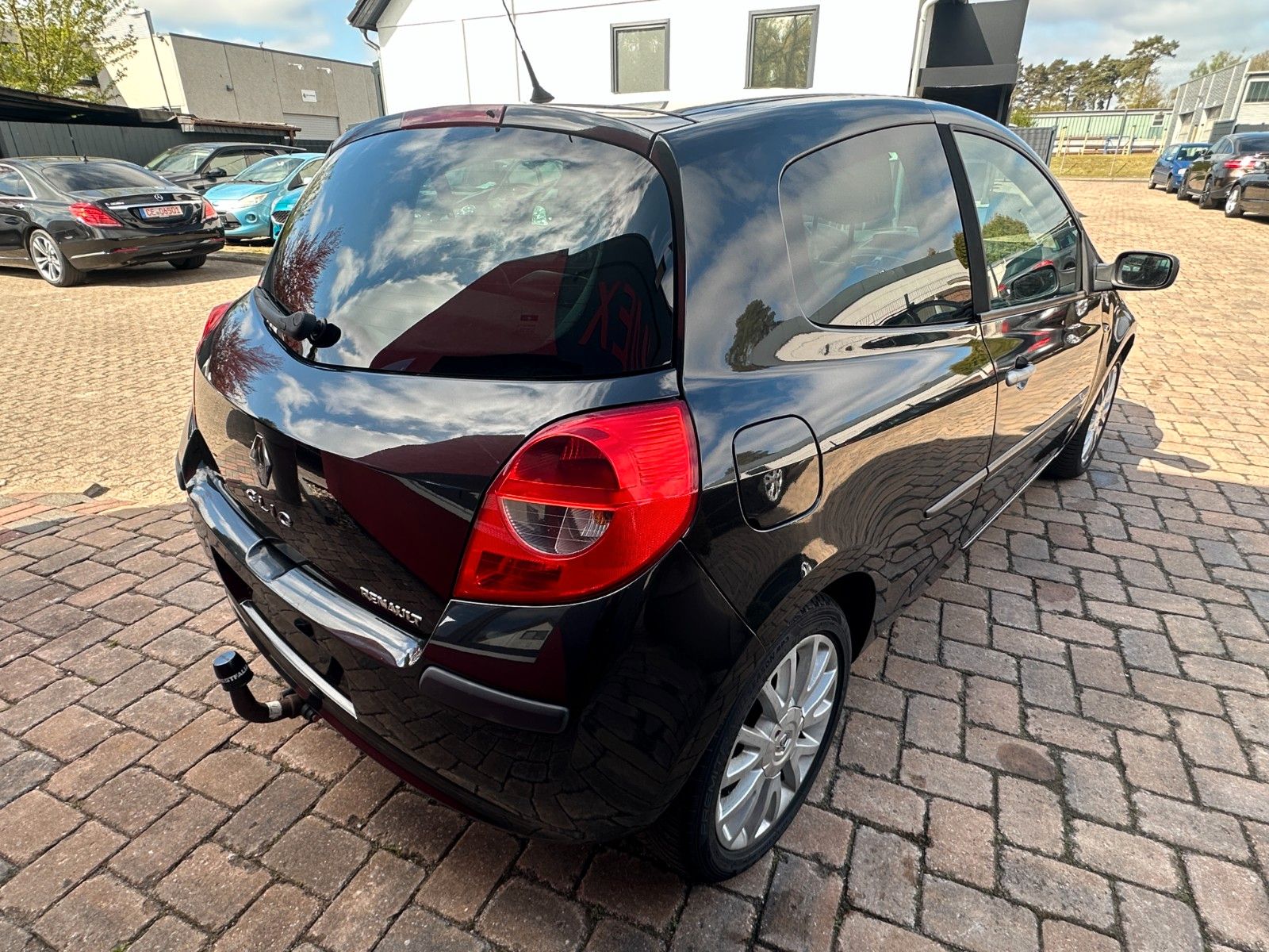 Fahrzeugabbildung Renault Clio III Exception 1.6 111 PS Tüv 11/26 Klima