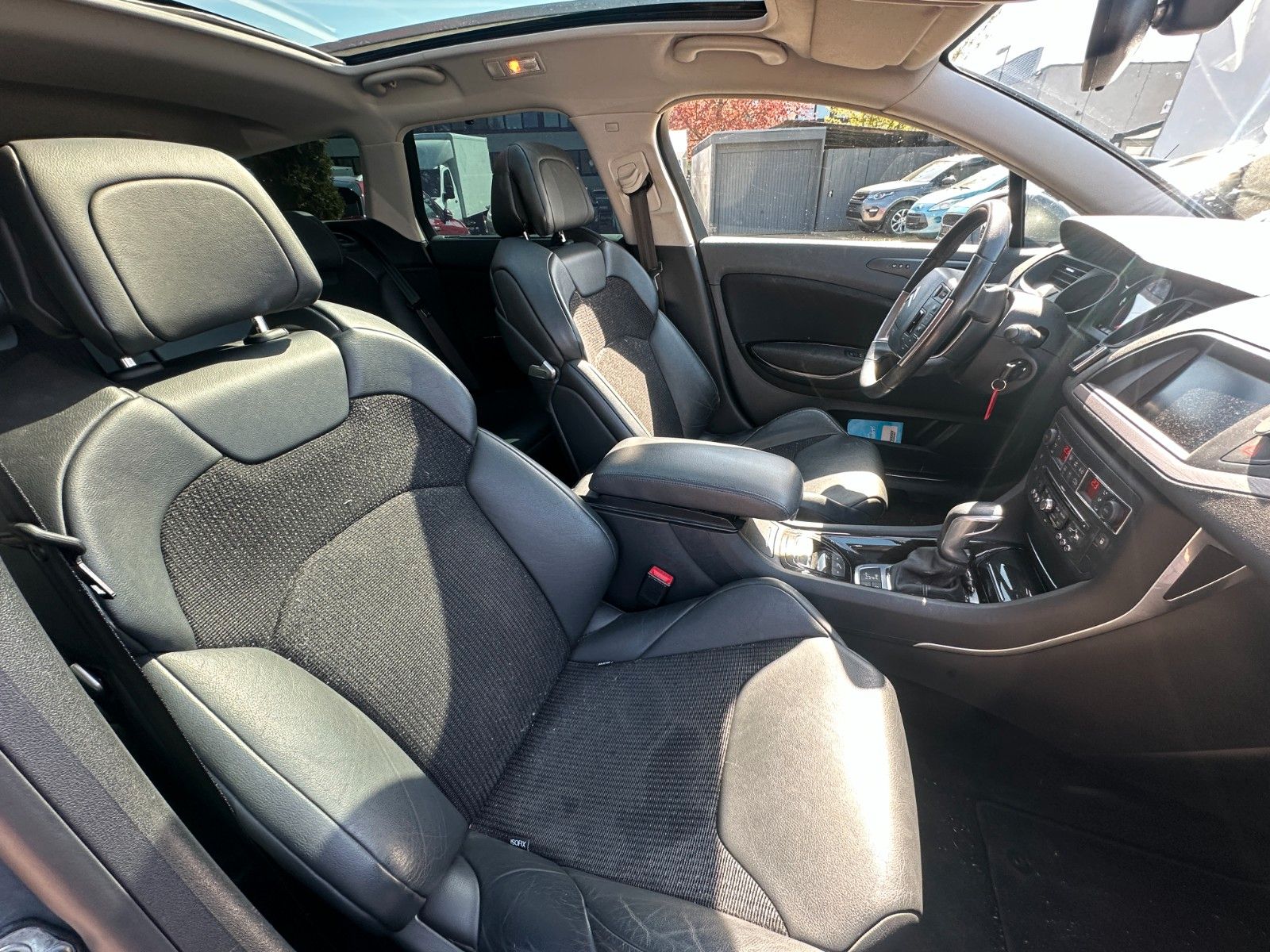 Fahrzeugabbildung Citroën C5 Tourer Exclusive 2.7 204 PS Pano Leder