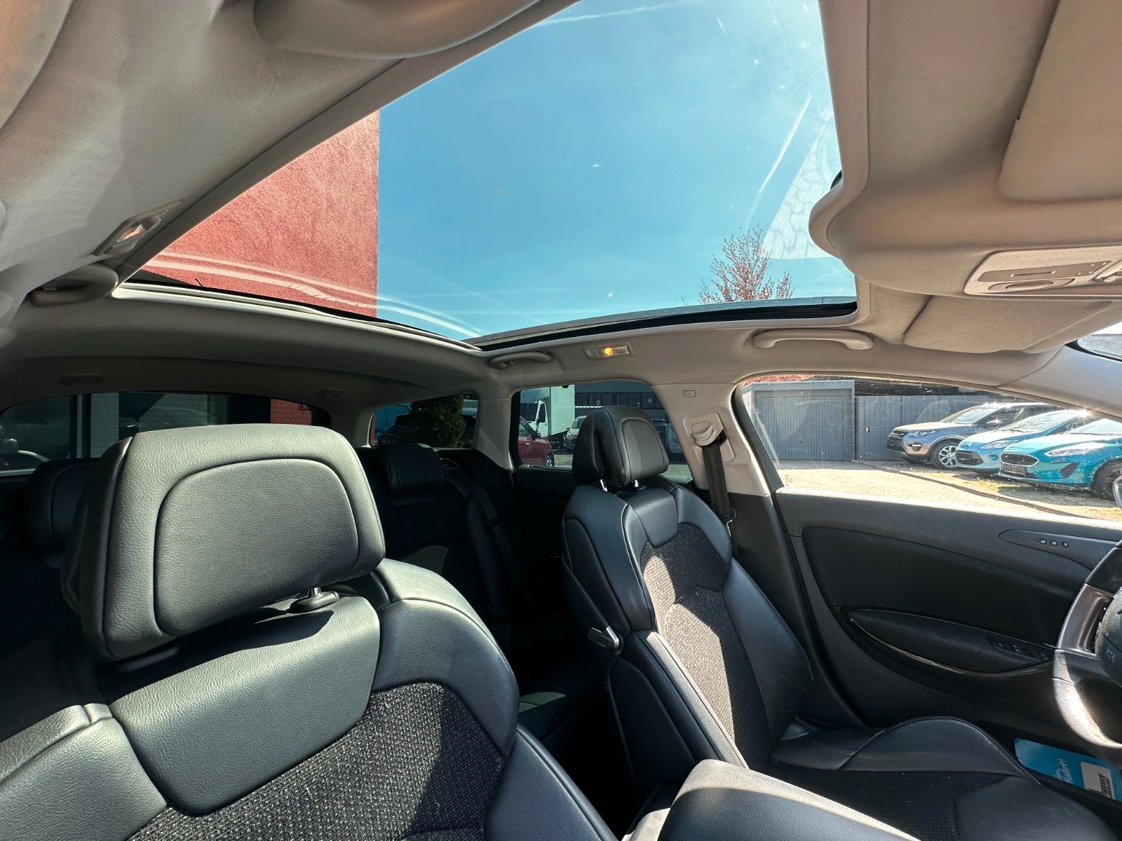 Fahrzeugabbildung Citroën C5 Tourer Exclusive 2.7 204 PS Pano Leder
