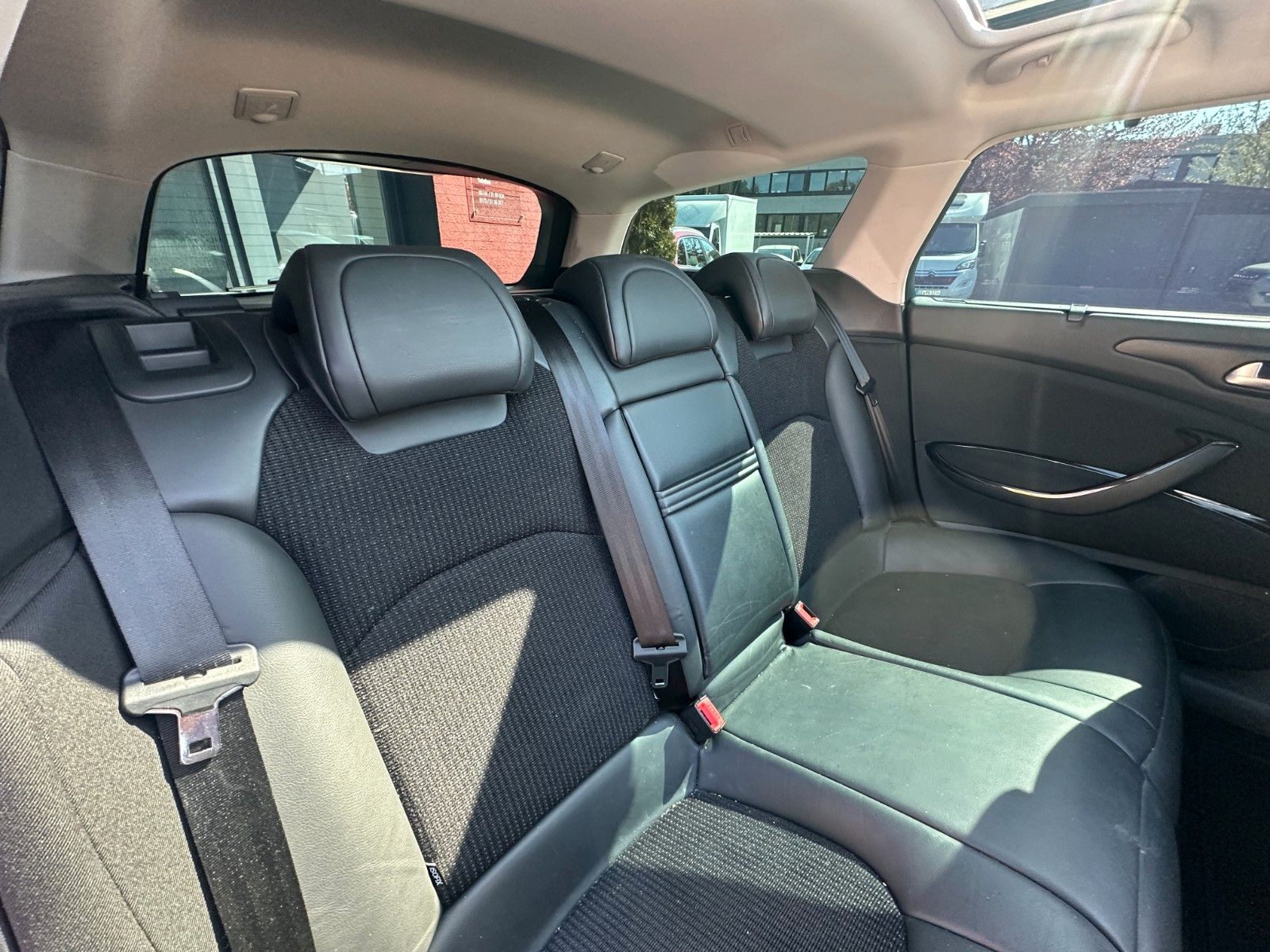 Fahrzeugabbildung Citroën C5 Tourer Exclusive 2.7 204 PS Pano Leder