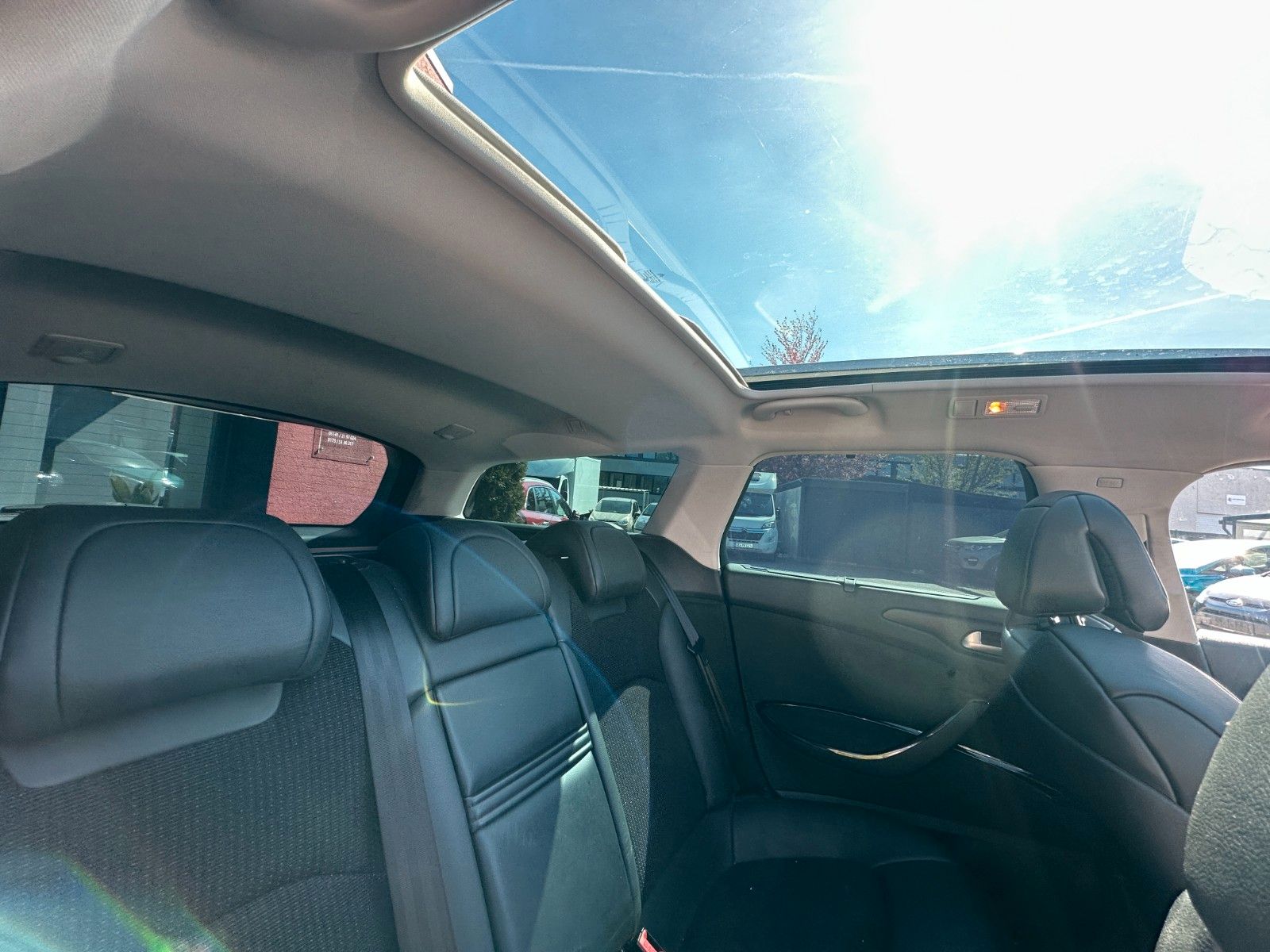 Fahrzeugabbildung Citroën C5 Tourer Exclusive 2.7 204 PS Pano Leder