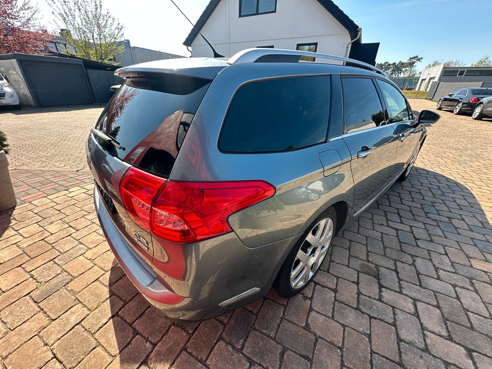 Fahrzeugabbildung Citroën C5 Tourer Exclusive 2.7 204 PS Pano Leder