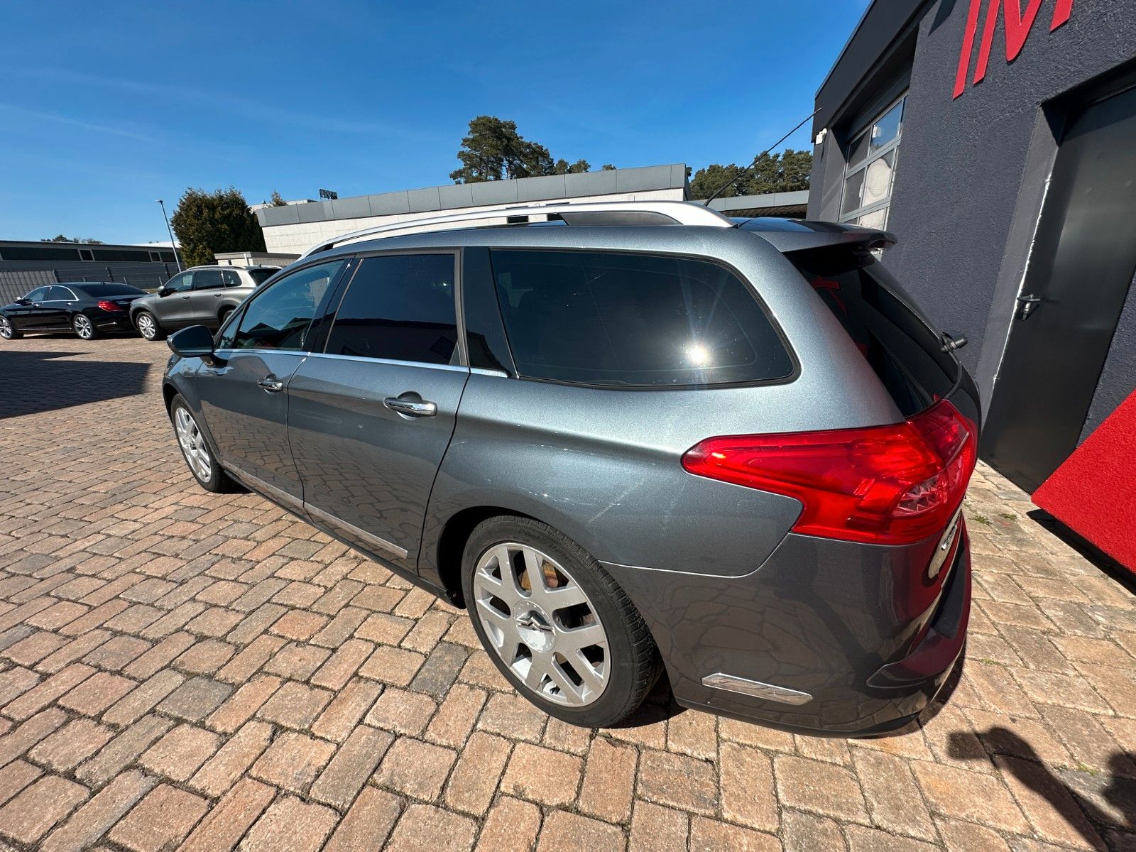 Fahrzeugabbildung Citroën C5 Tourer Exclusive 2.7 204 PS Pano Leder