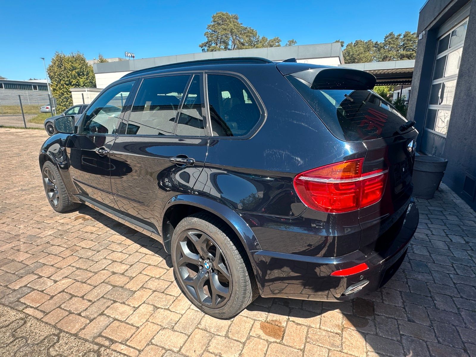 Fahrzeugabbildung BMW X5 M50d HUD Leder Pano AHK STH M-Sport