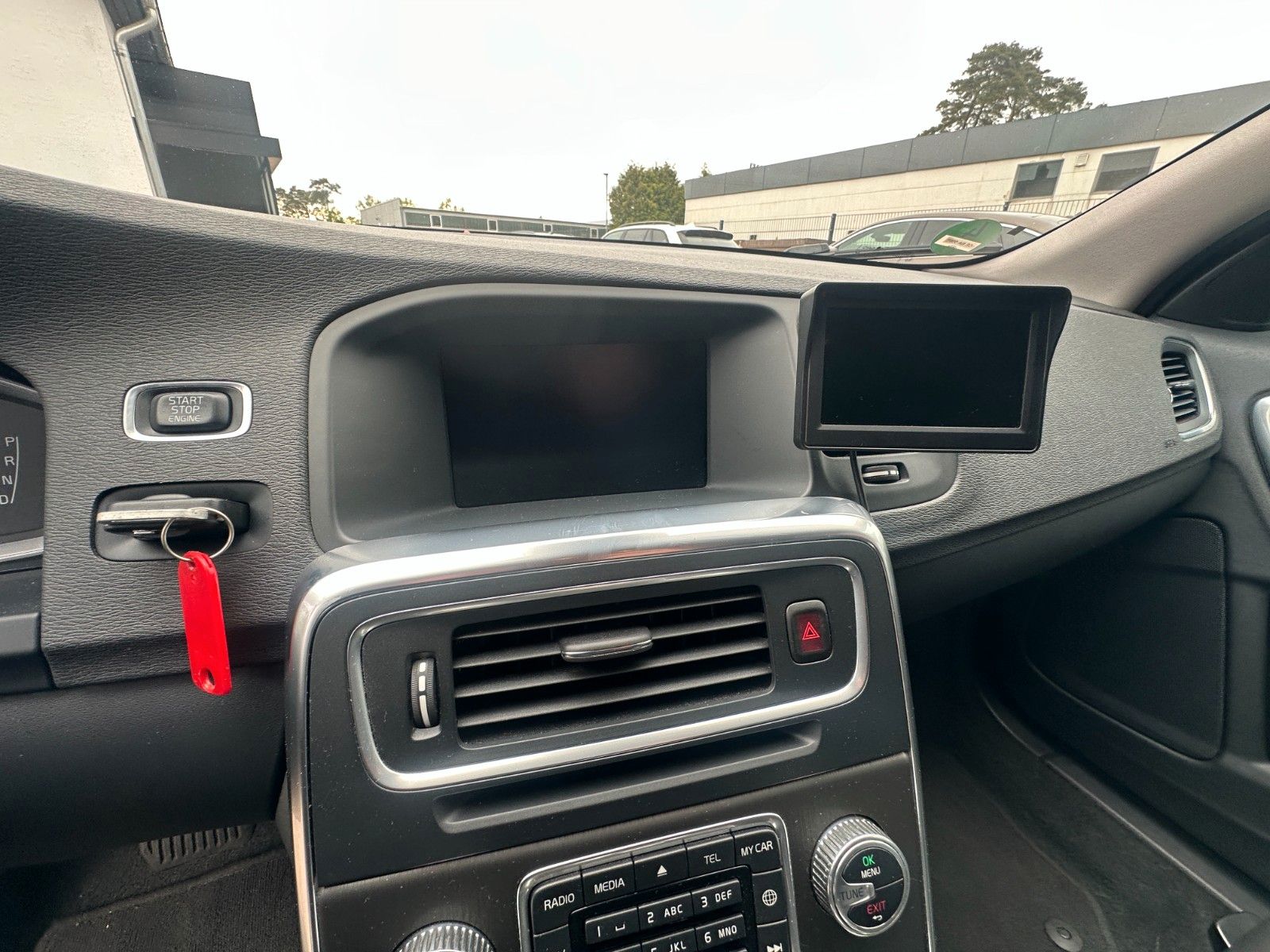 Fahrzeugabbildung Volvo V60 T6 2.4 Summum AWD Diesel/Elektr. Leder