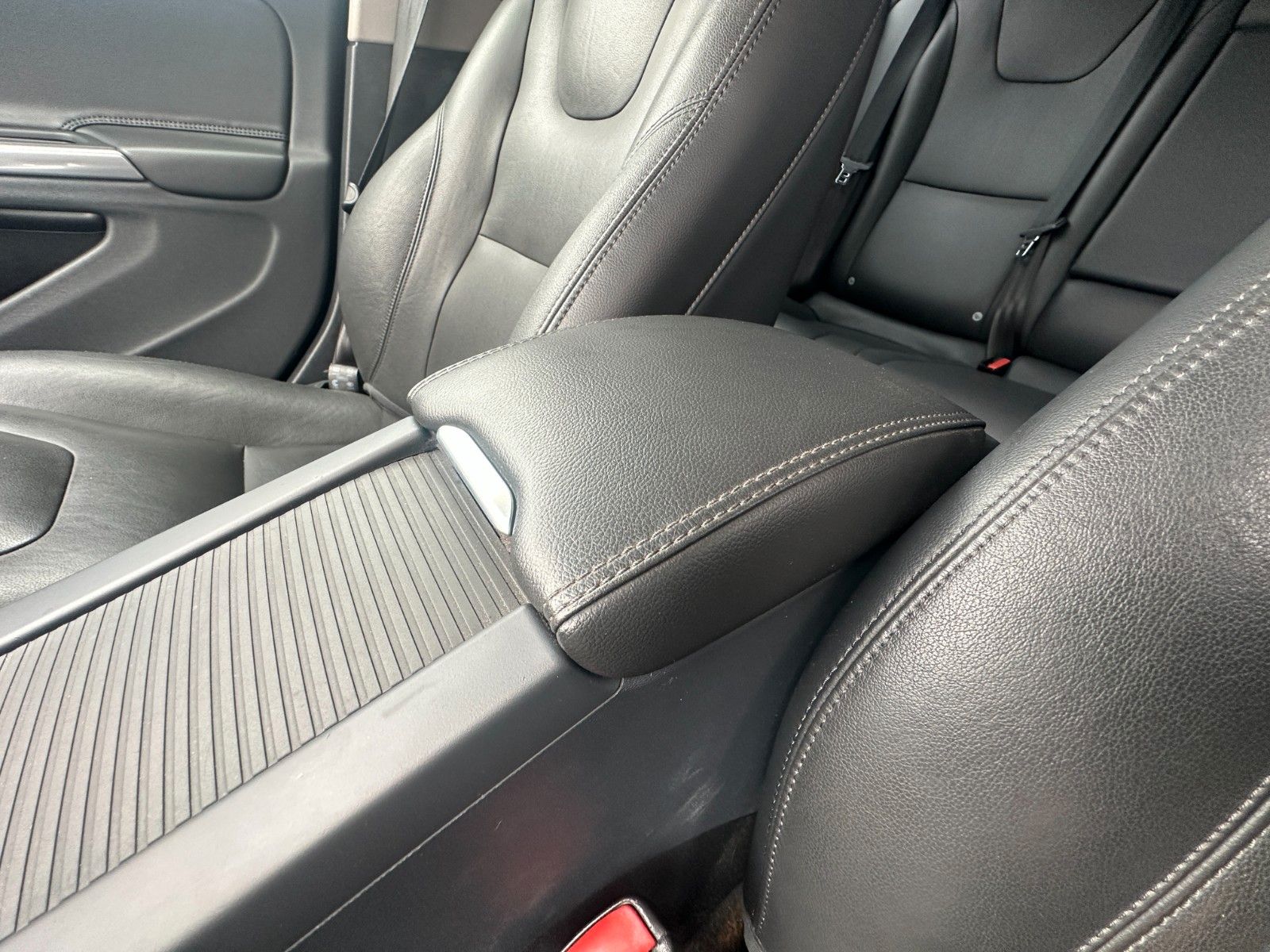 Fahrzeugabbildung Volvo V60 T6 2.4 Summum AWD Diesel/Elektr. Leder