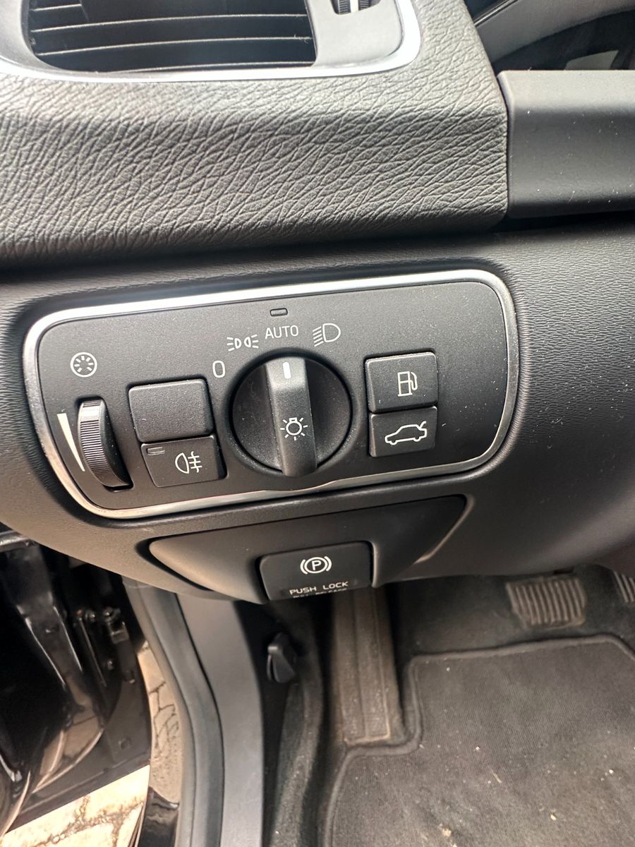 Fahrzeugabbildung Volvo V60 T6 2.4 Summum AWD Diesel/Elektr. Leder