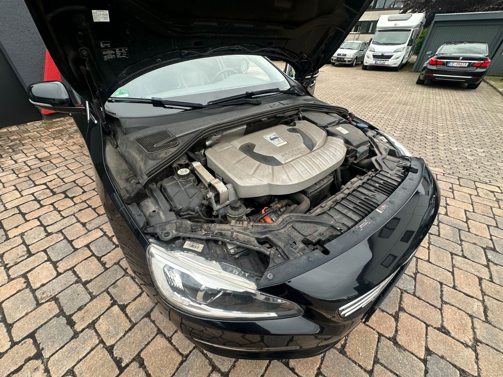 Fahrzeugabbildung Volvo V60 T6 2.4 Summum AWD Diesel/Elektr. Leder