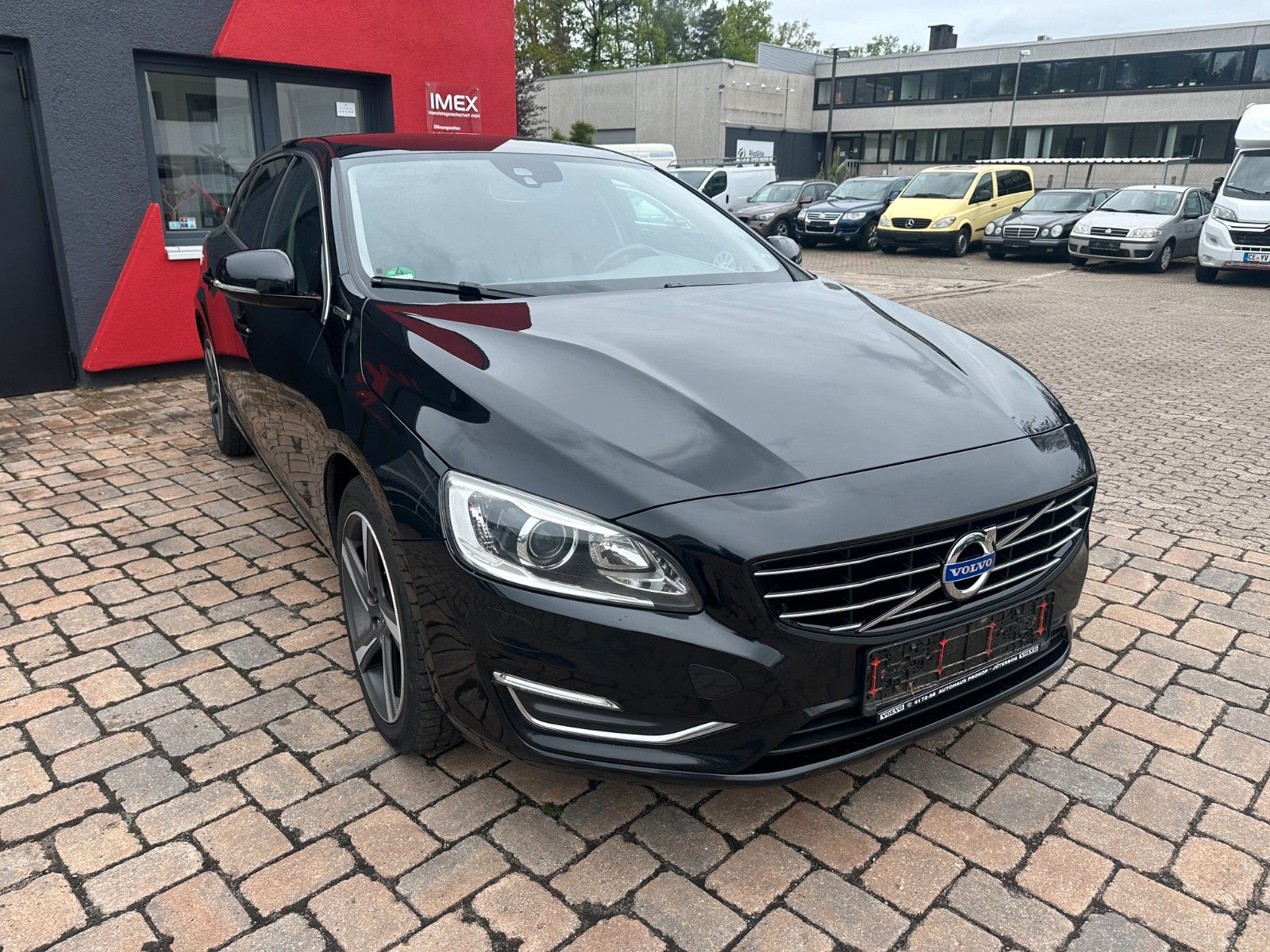 Fahrzeugabbildung Volvo V60 T6 2.4 Summum AWD Diesel/Elektr. Leder