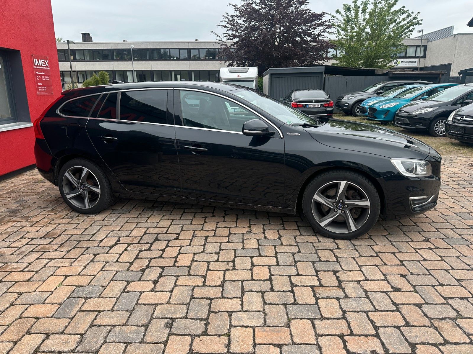 Fahrzeugabbildung Volvo V60 T6 2.4 Summum AWD Diesel/Elektr. Leder