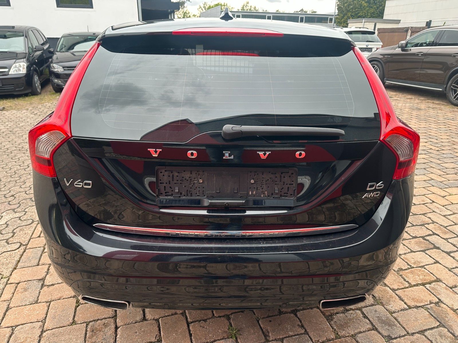 Fahrzeugabbildung Volvo V60 T6 2.4 Summum AWD Diesel/Elektr. Leder