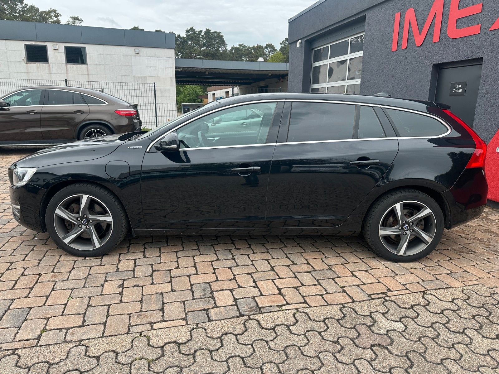 Fahrzeugabbildung Volvo V60 T6 2.4 Summum AWD Diesel/Elektr. Leder