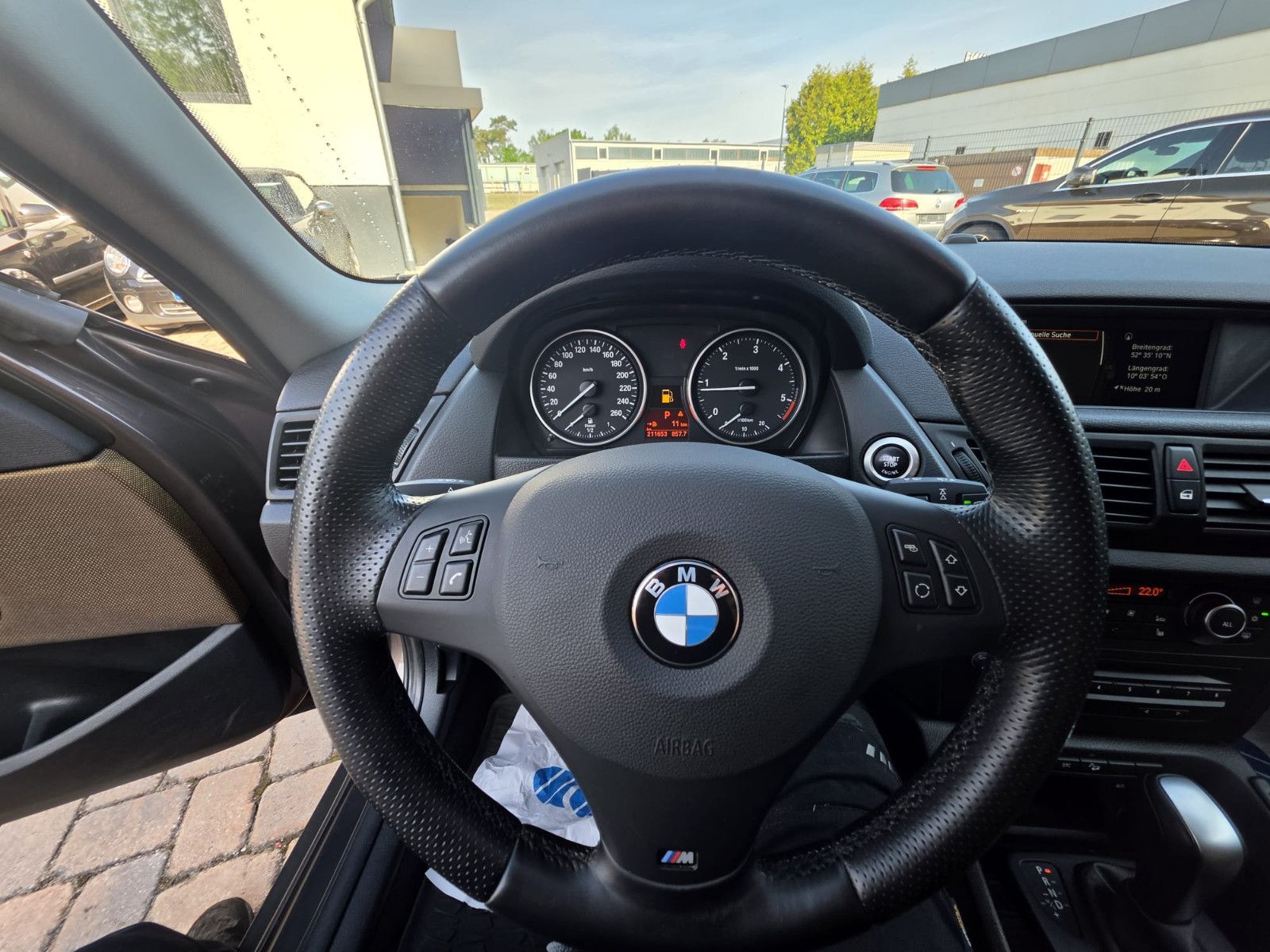 Fahrzeugabbildung BMW X1 20 d xDrive 2.0 177 PS Xenon Navi Sport!!