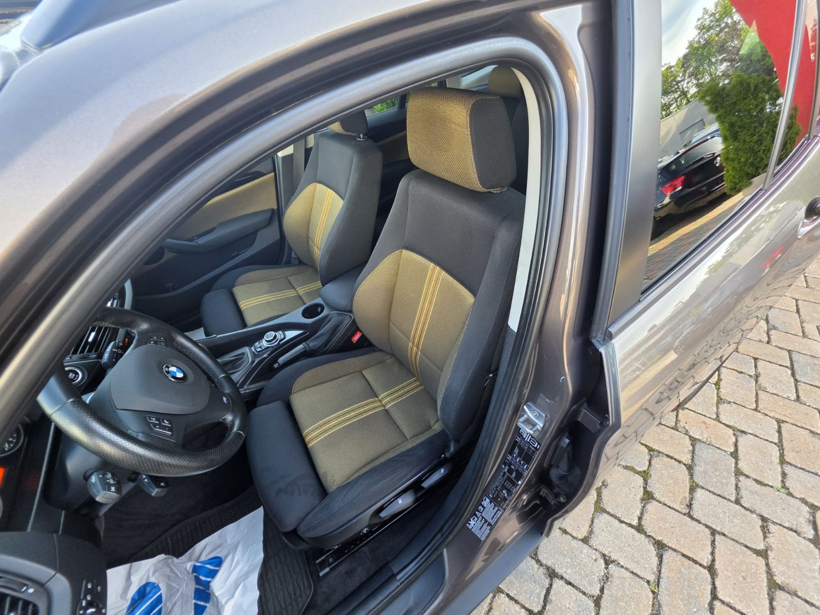 Fahrzeugabbildung BMW X1 20 d xDrive 2.0 177 PS Xenon Navi Sport!!