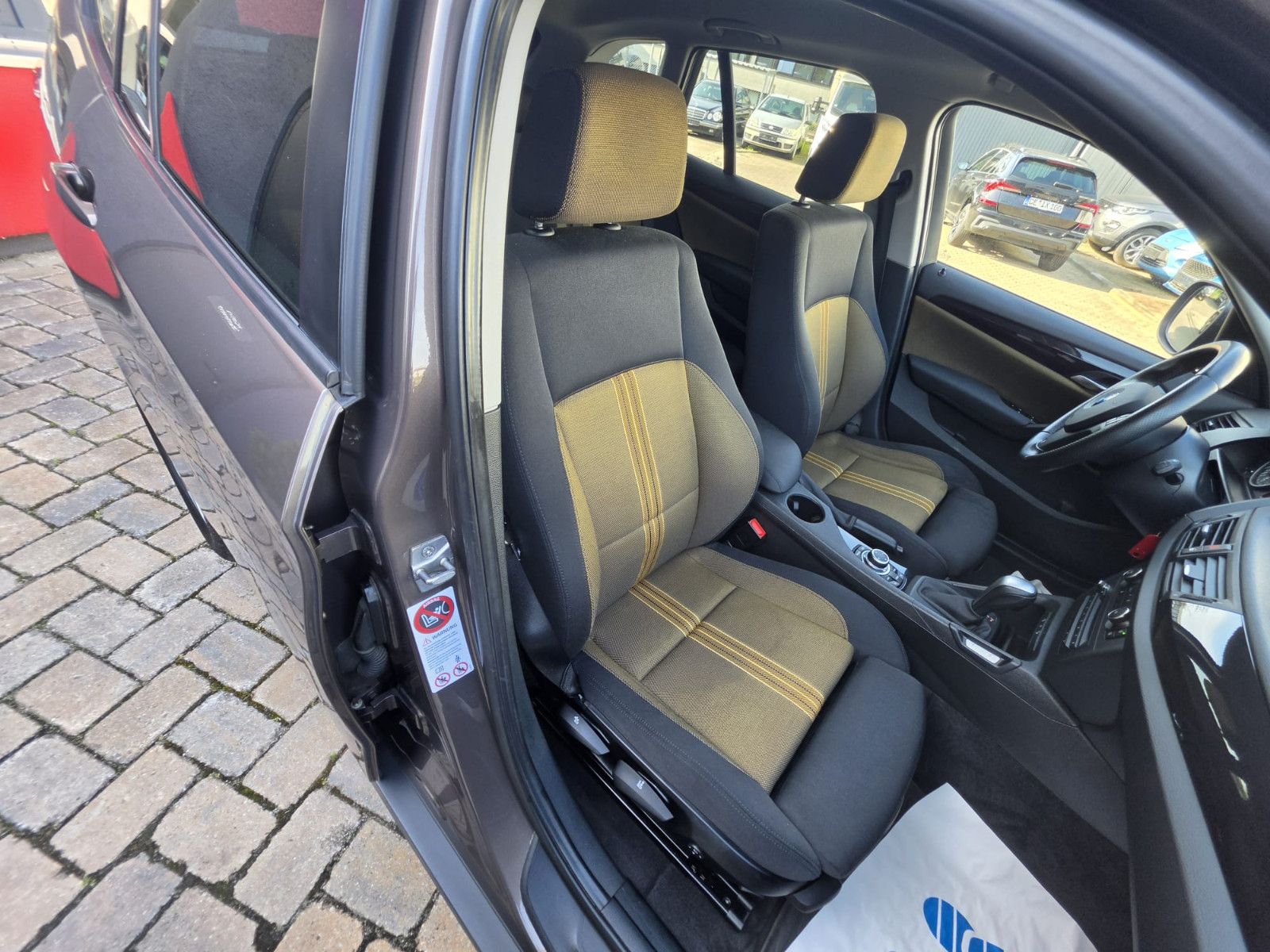 Fahrzeugabbildung BMW X1 20 d xDrive 2.0 177 PS Xenon Navi Sport!!