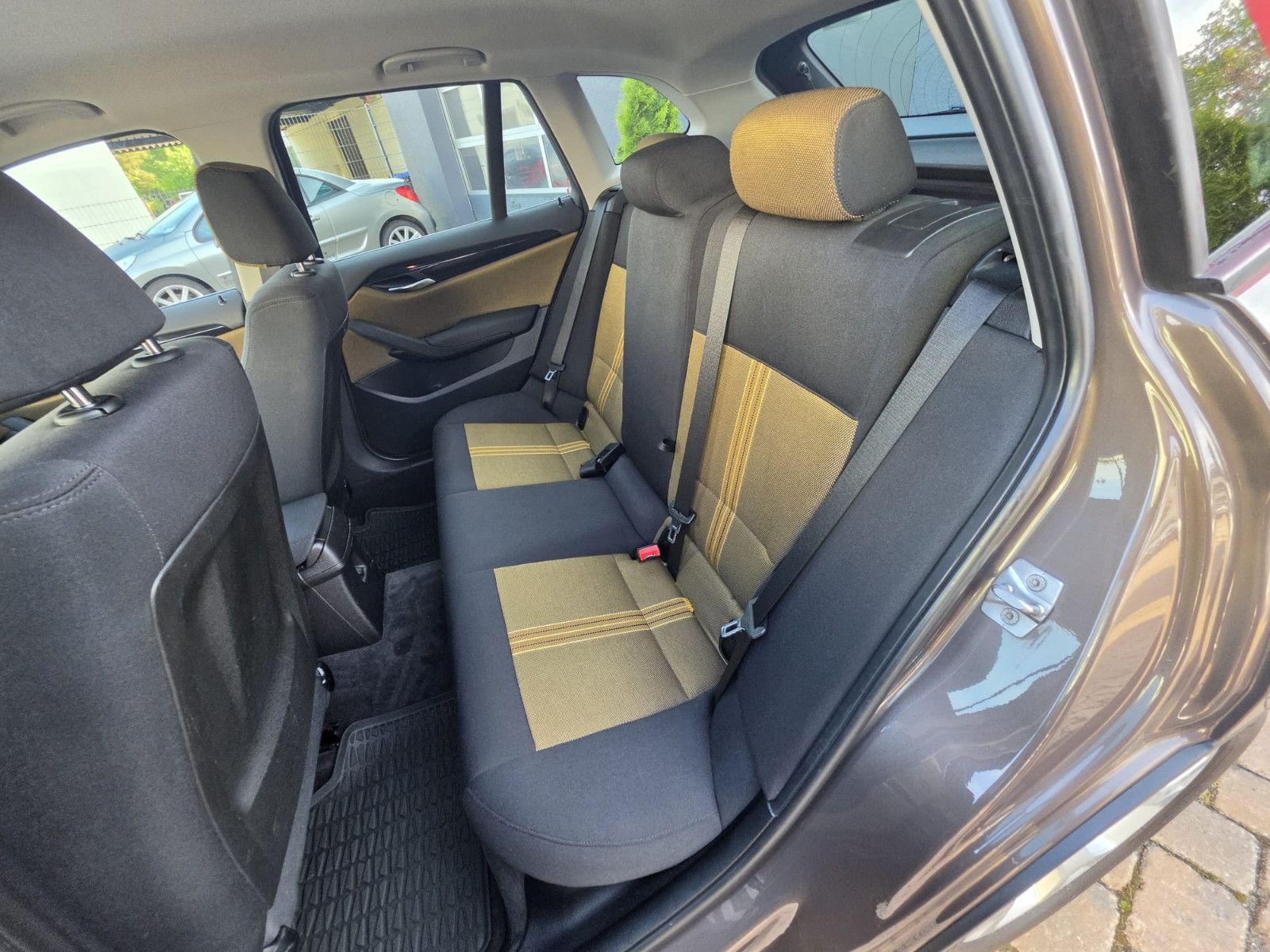 Fahrzeugabbildung BMW X1 20 d xDrive 2.0 177 PS Xenon Navi Sport!!