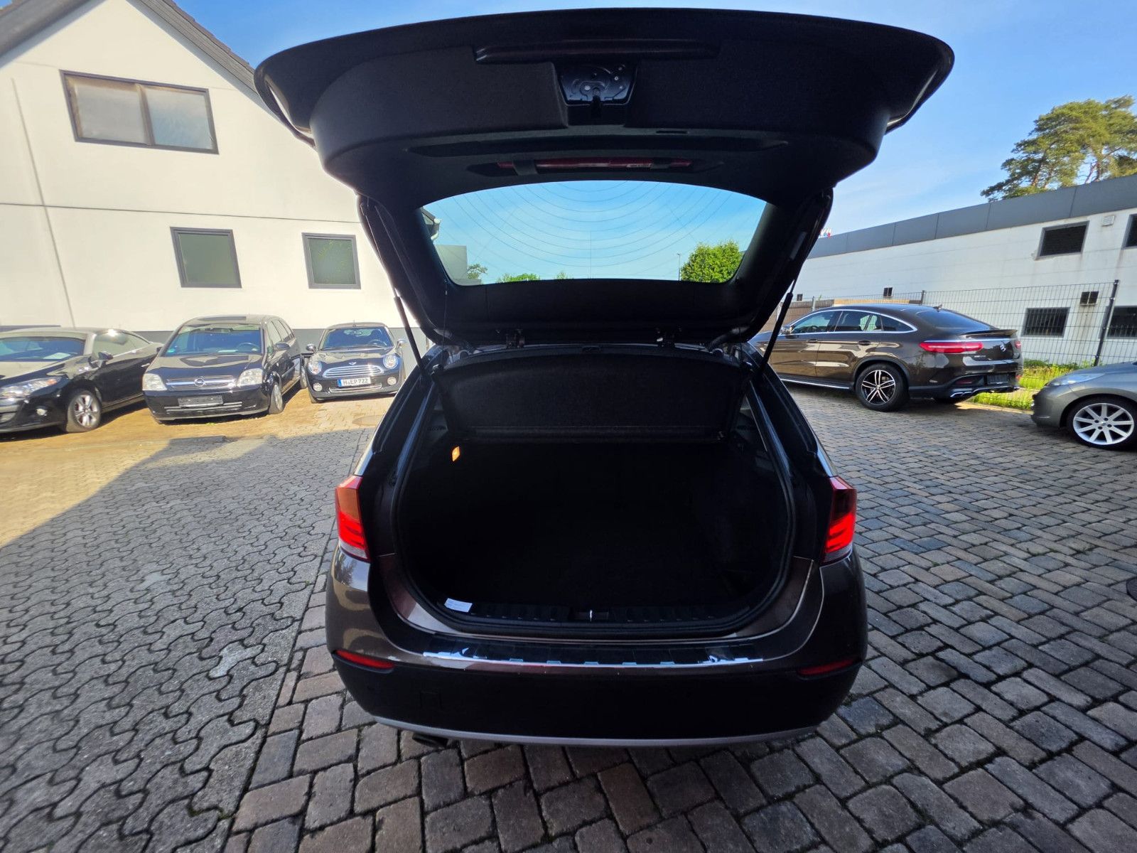 Fahrzeugabbildung BMW X1 20 d xDrive 2.0 177 PS Xenon Navi Sport!!