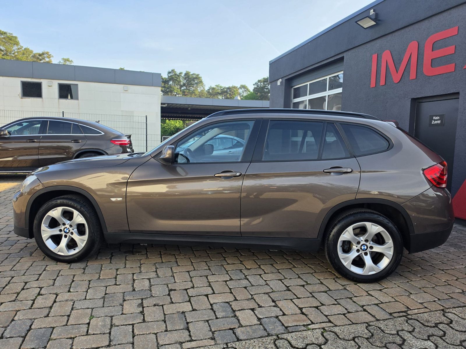 Fahrzeugabbildung BMW X1 20 d xDrive 2.0 177 PS Xenon Navi Sport!!