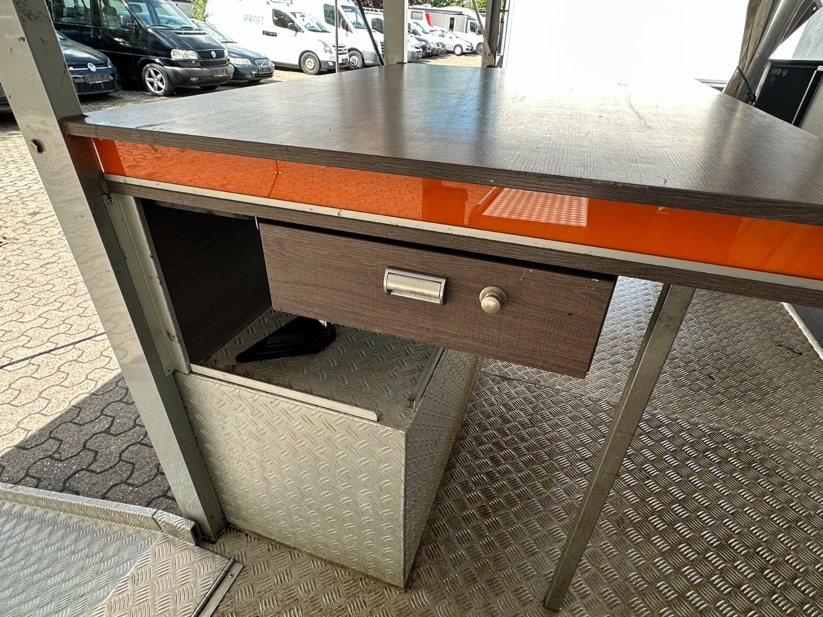 Fahrzeugabbildung Borco-Höhns Verkaufsanhänger SO-AE 3000 Blumen Hydr. Antrieb