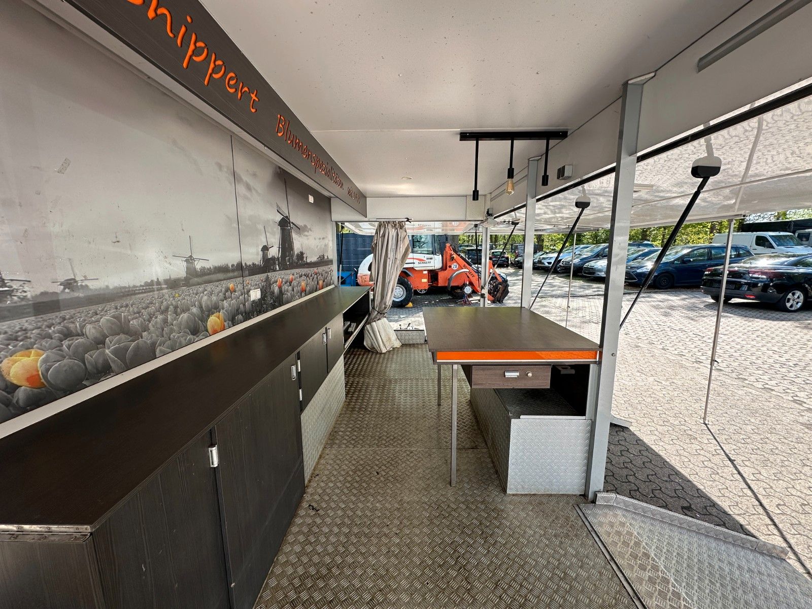 Fahrzeugabbildung Borco-Höhns Verkaufsanhänger SO-AE 3000 Blumen Hydr. Antrieb