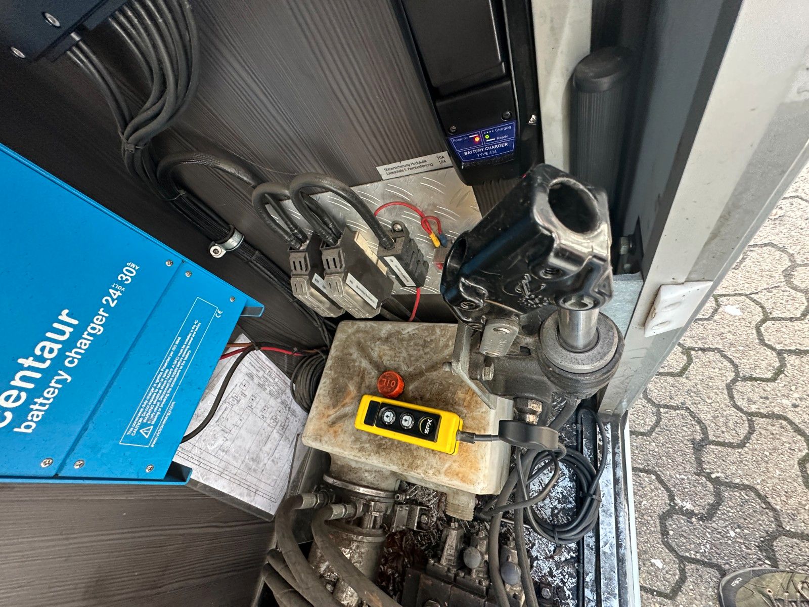 Fahrzeugabbildung Borco-Höhns Verkaufsanhänger SO-AE 3000 Blumen Hydr. Antrieb