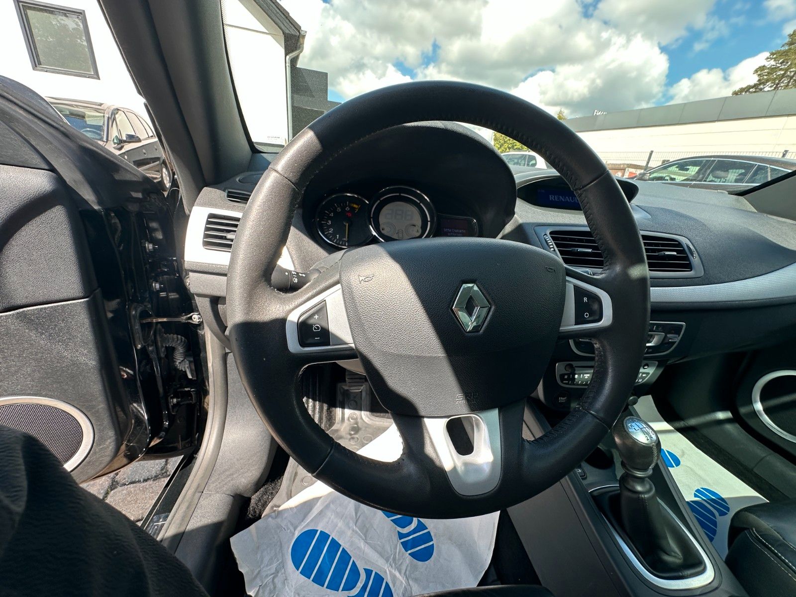 Fahrzeugabbildung Renault Megane Cabrio Dynamique 1.4 130 PS Leder Xenon