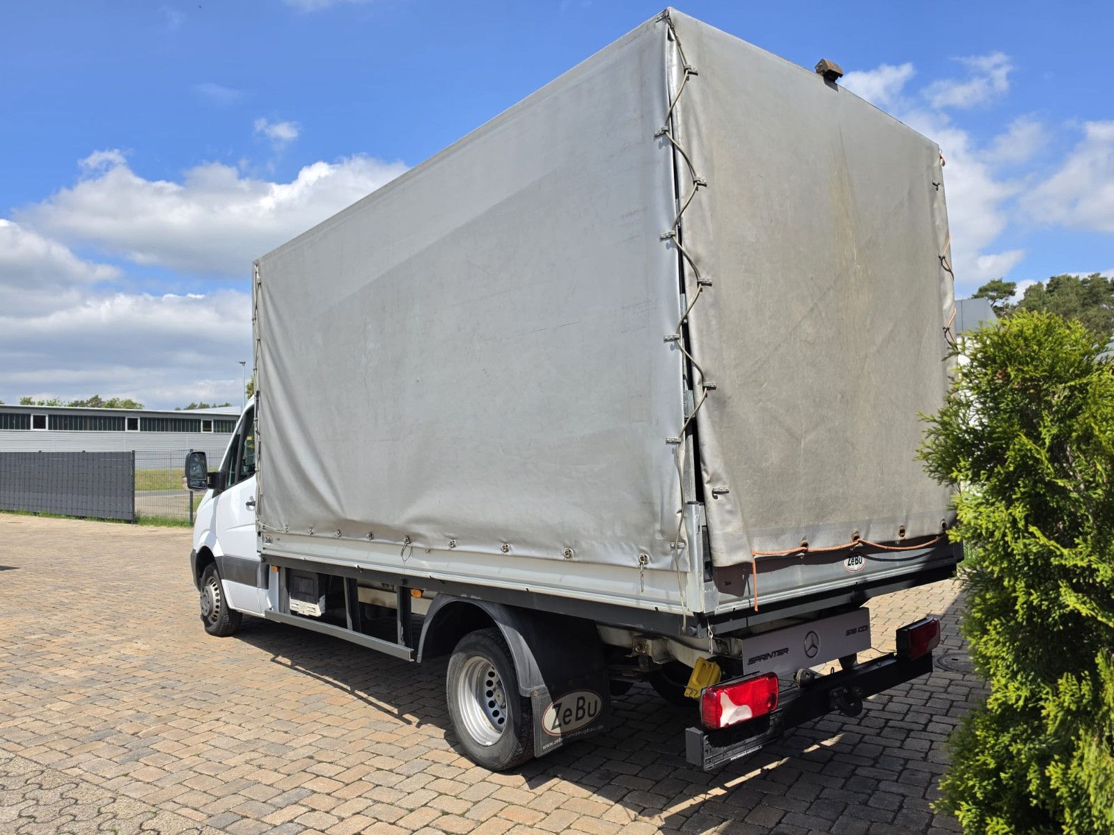Fahrzeugabbildung Mercedes-Benz Sprinter II Pritsche 516 HU neu 65tkm Klima