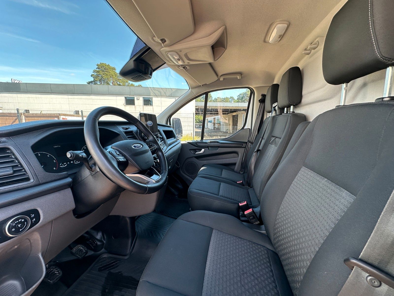 Fahrzeugabbildung Ford Transit 280 L1 Trend 2.0 Kamera Xenon Nr 827