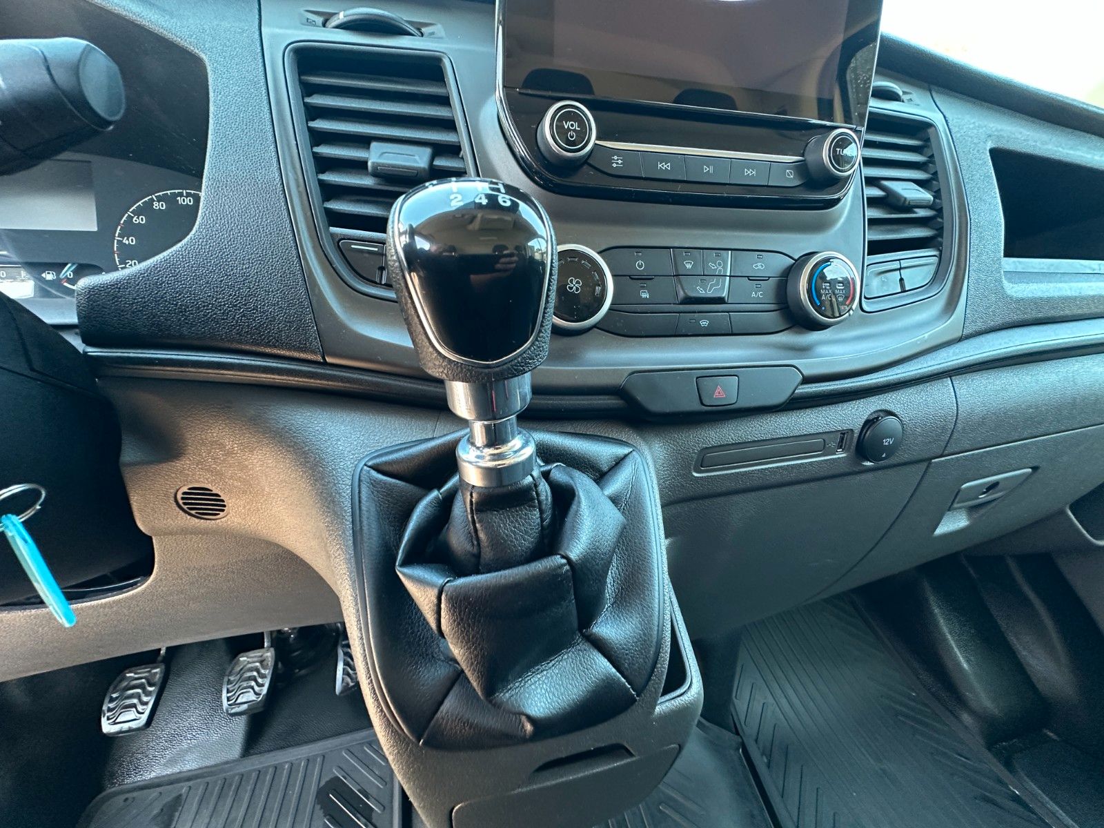 Fahrzeugabbildung Ford Transit 280 L1 Trend 2.0 Kamera Xenon Nr 827