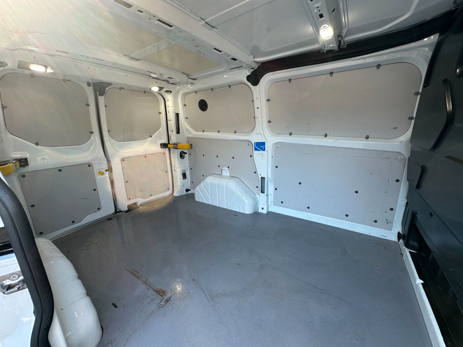 Fahrzeugabbildung Ford Transit 280 L1 Trend 2.0 Kamera Xenon Nr 827