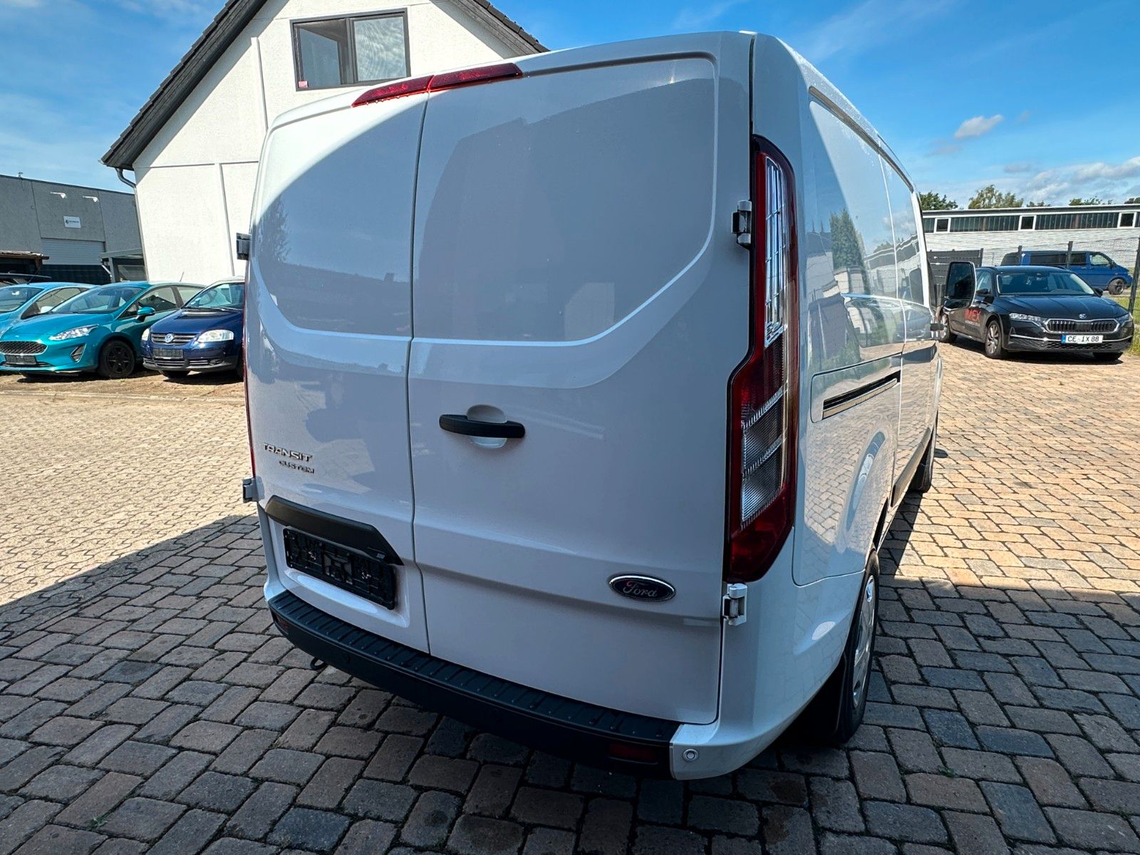 Fahrzeugabbildung Ford Transit 280 L1 Trend 2.0 Kamera Xenon Nr 827