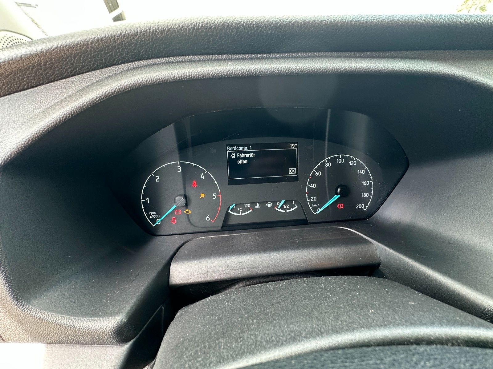 Fahrzeugabbildung Ford Transit 280 L1 Trend 2.0 Kamera Xenon Nr 826