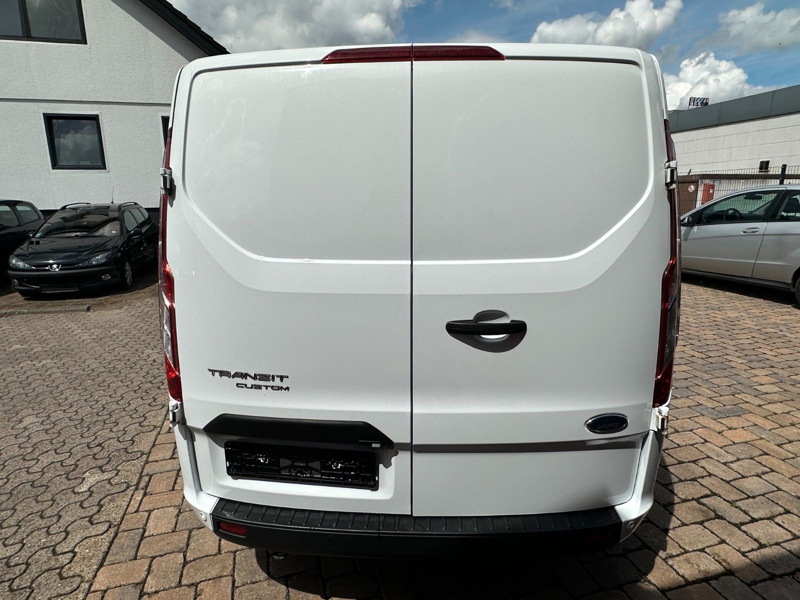 Fahrzeugabbildung Ford Transit 280 L1 Trend 2.0 Kamera Xenon Nr 826