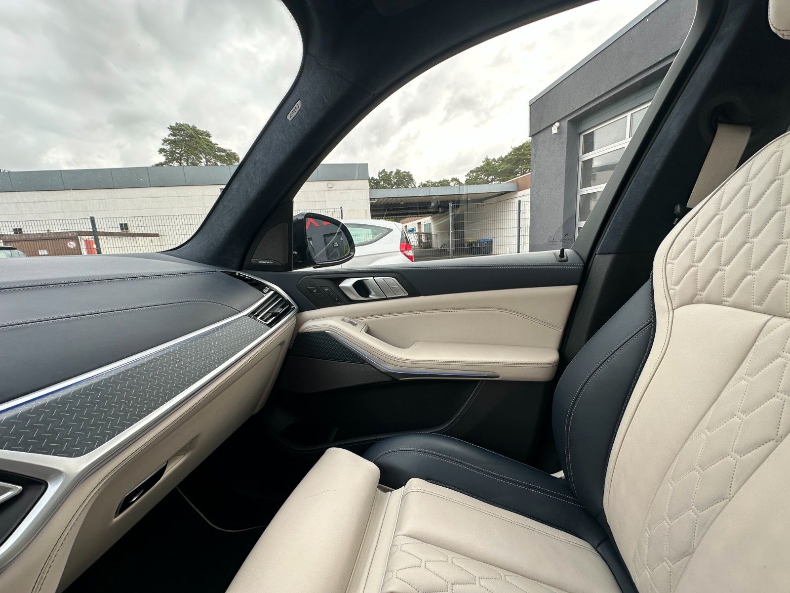 Fahrzeugabbildung BMW X7 M50 d Individual Pano 7 Sitze Laser Bi-Color