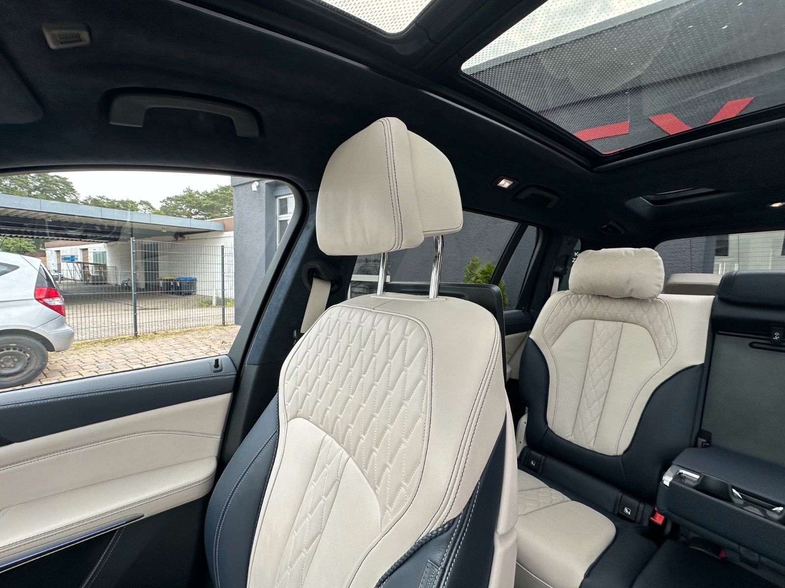 Fahrzeugabbildung BMW X7 M50 d Individual Pano 7 Sitze Laser Bi-Color