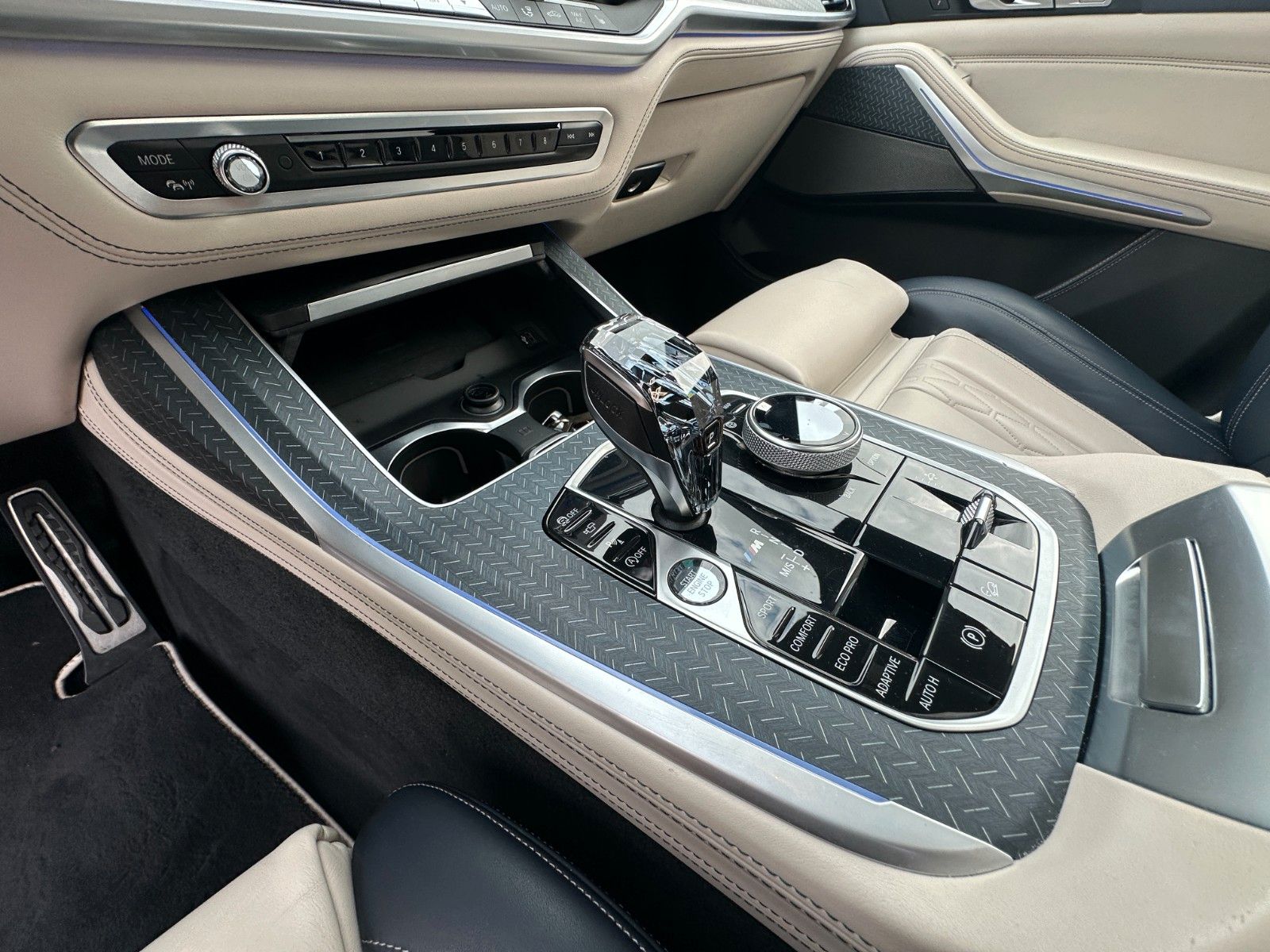Fahrzeugabbildung BMW X7 M50 d Individual Pano 7 Sitze Laser Bi-Color