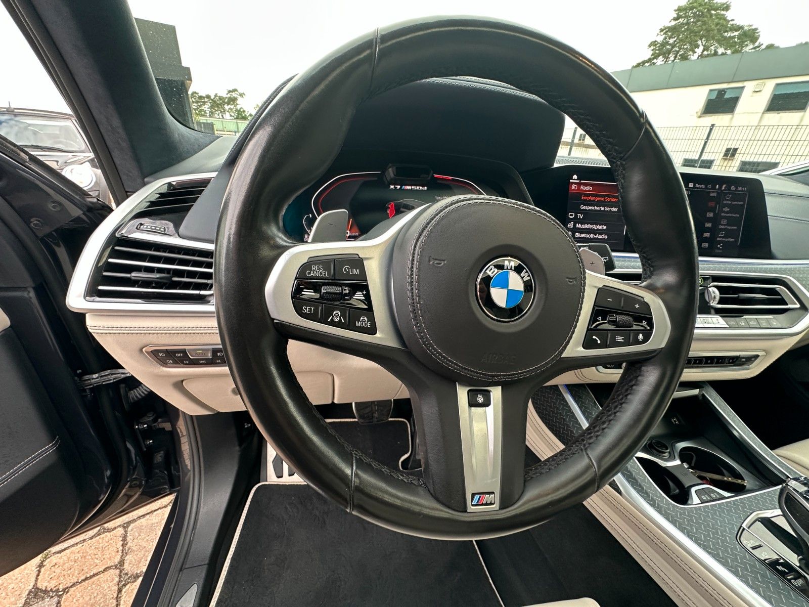 Fahrzeugabbildung BMW X7 M50 d Individual Pano 7 Sitze Laser Bi-Color